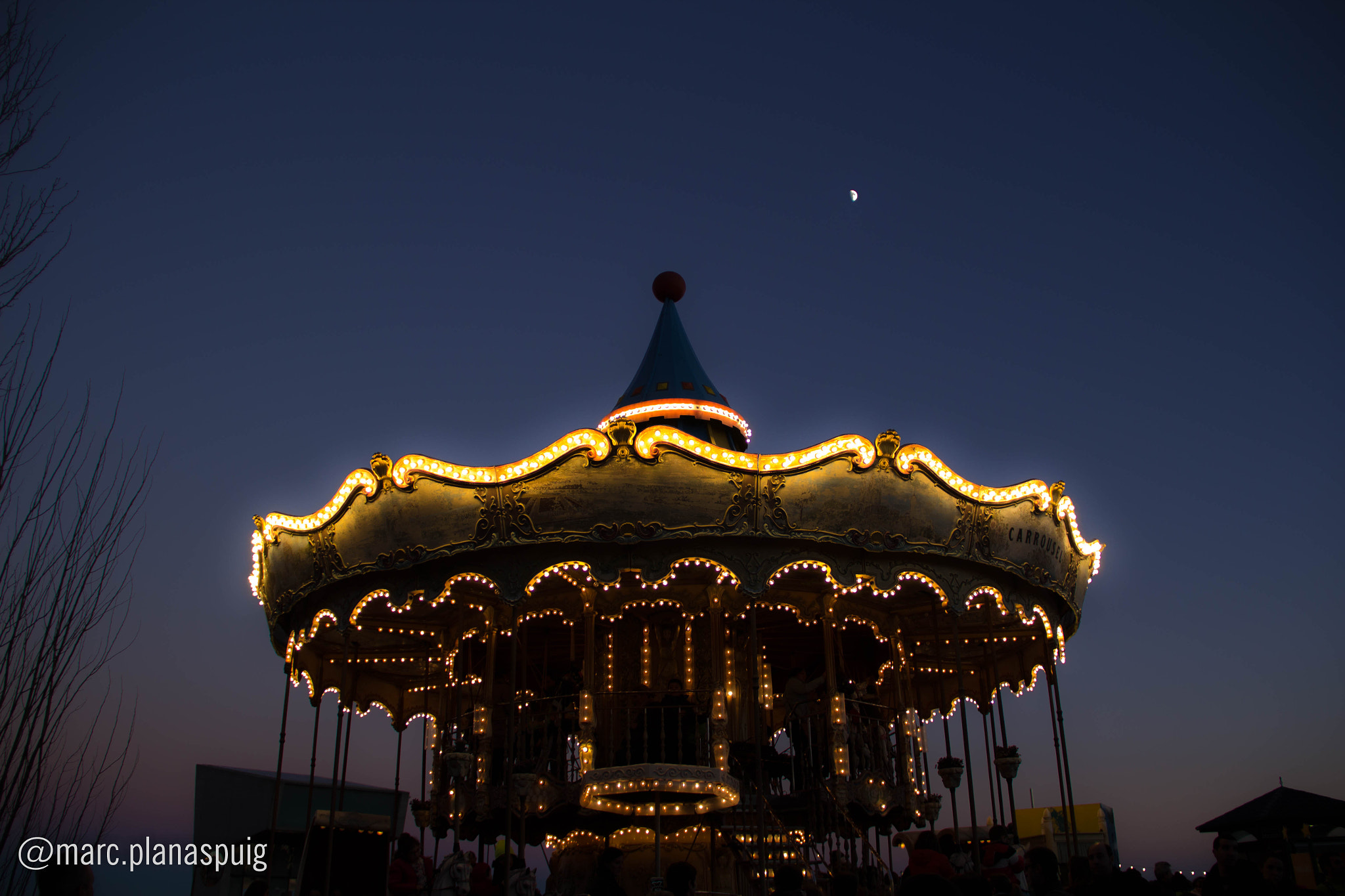 Canon EF-S 18-135mm F3.5-5.6 IS sample photo. Carousel photography