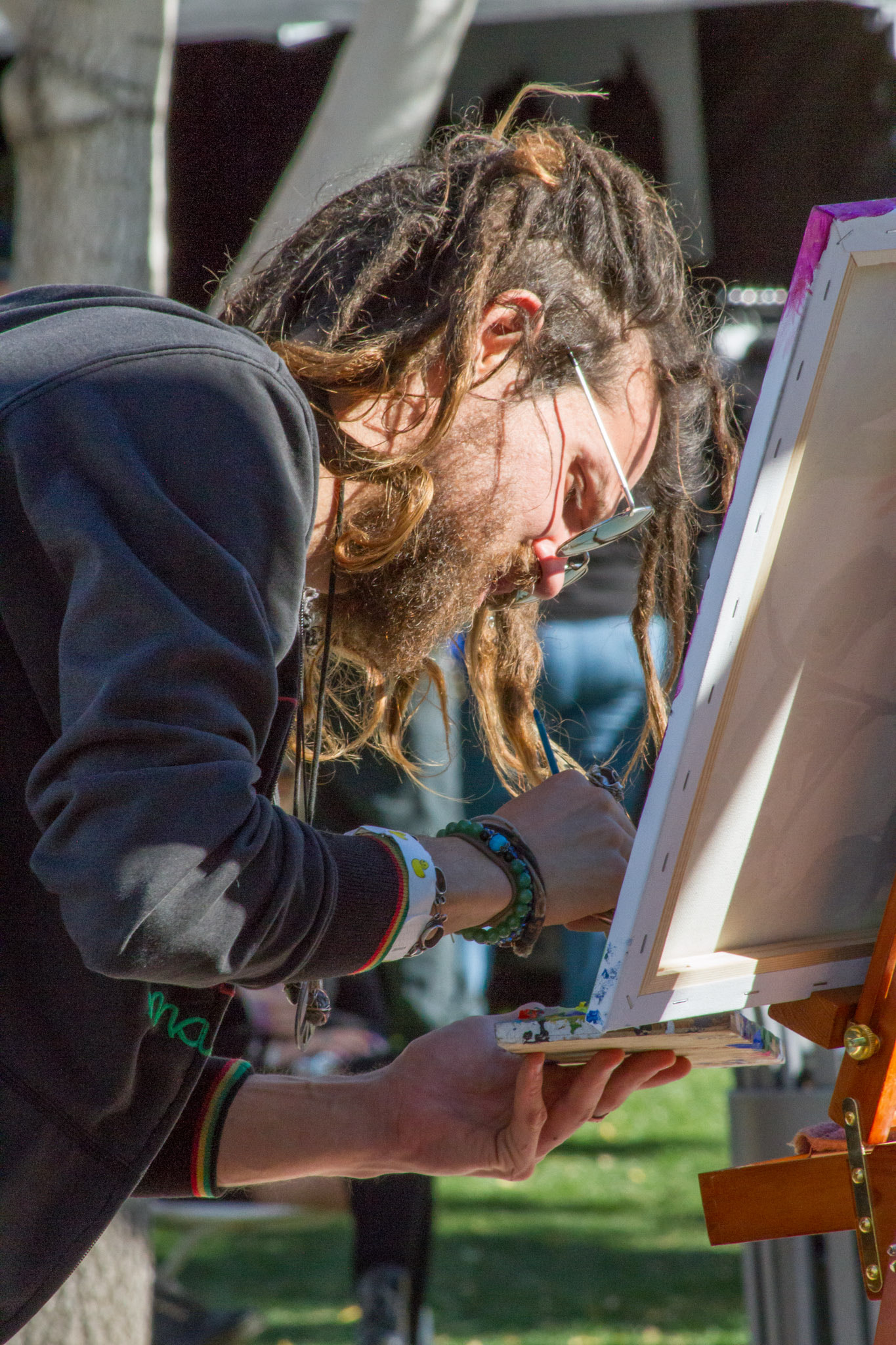 Canon EOS 7D + EF75-300mm f/4-5.6 sample photo. Artist at work photography