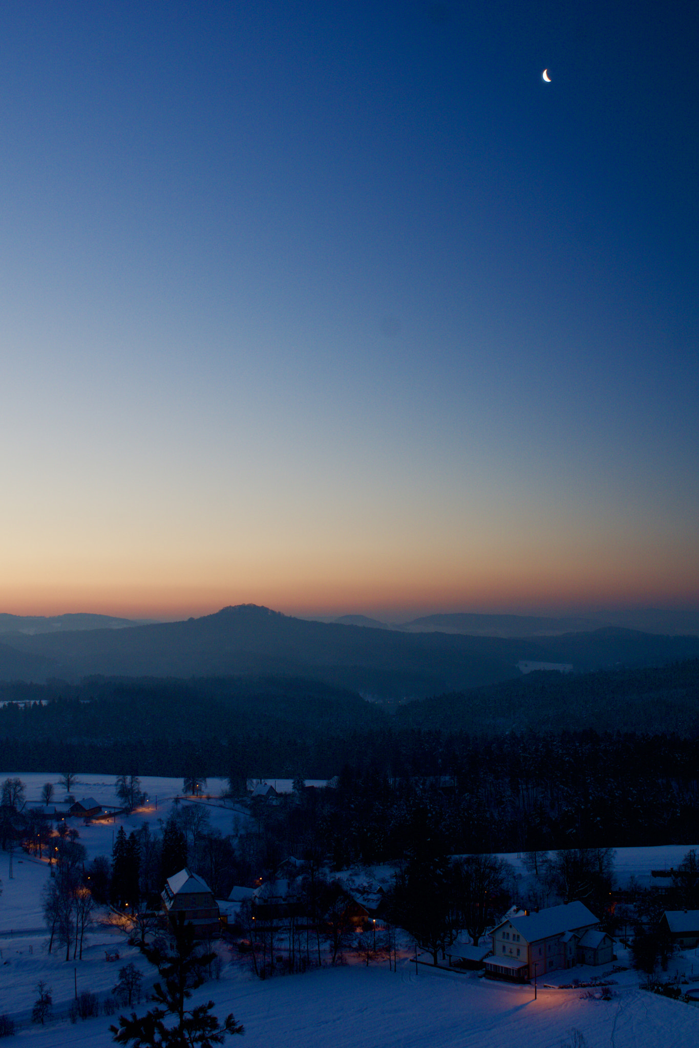 Sony a6000 + Sony FE 28-70mm F3.5-5.6 OSS sample photo. Winter morning photography