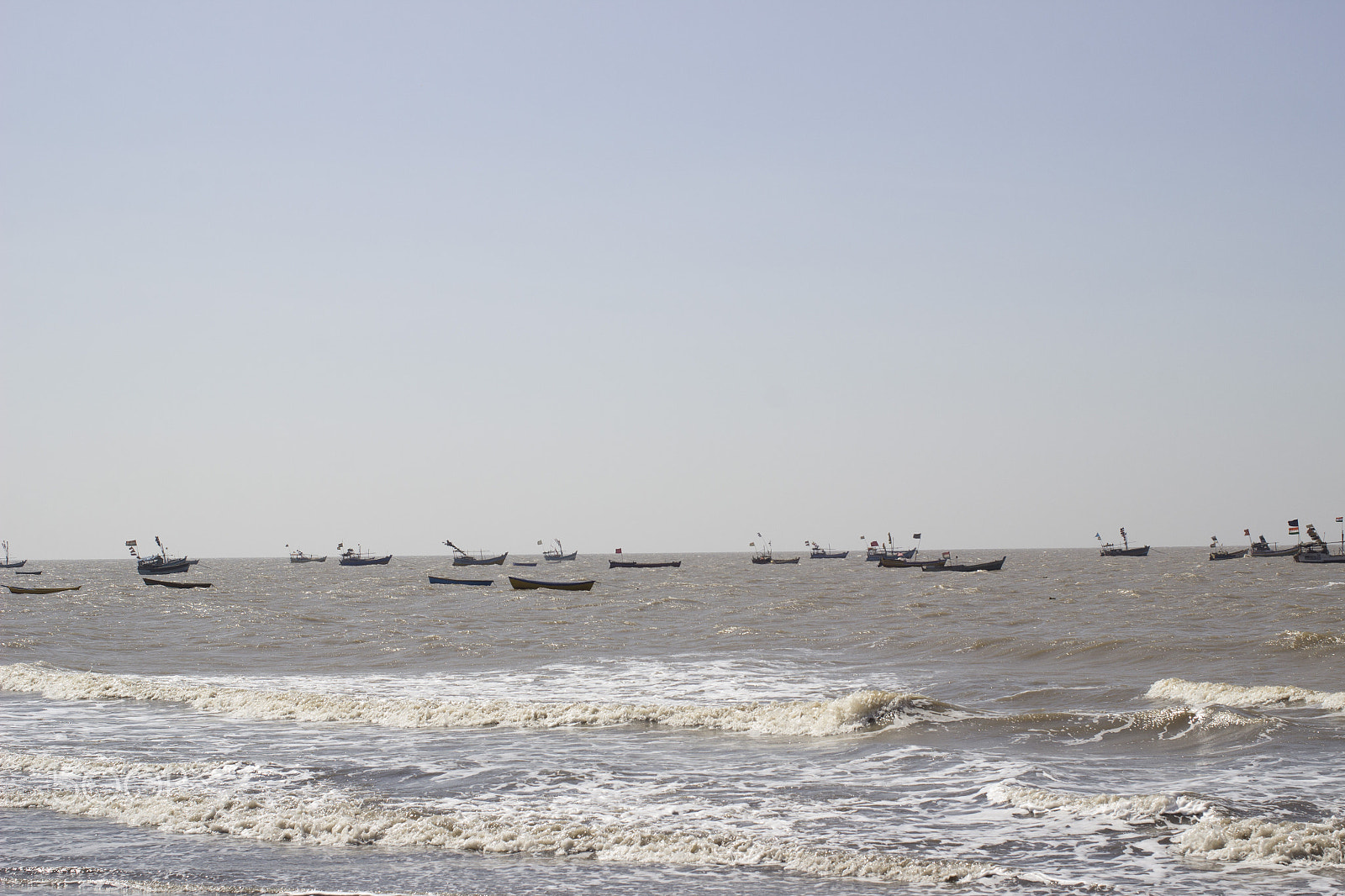 Canon EOS 600D (Rebel EOS T3i / EOS Kiss X5) + Canon EF 40mm F2.8 STM sample photo. Fishing boats photography