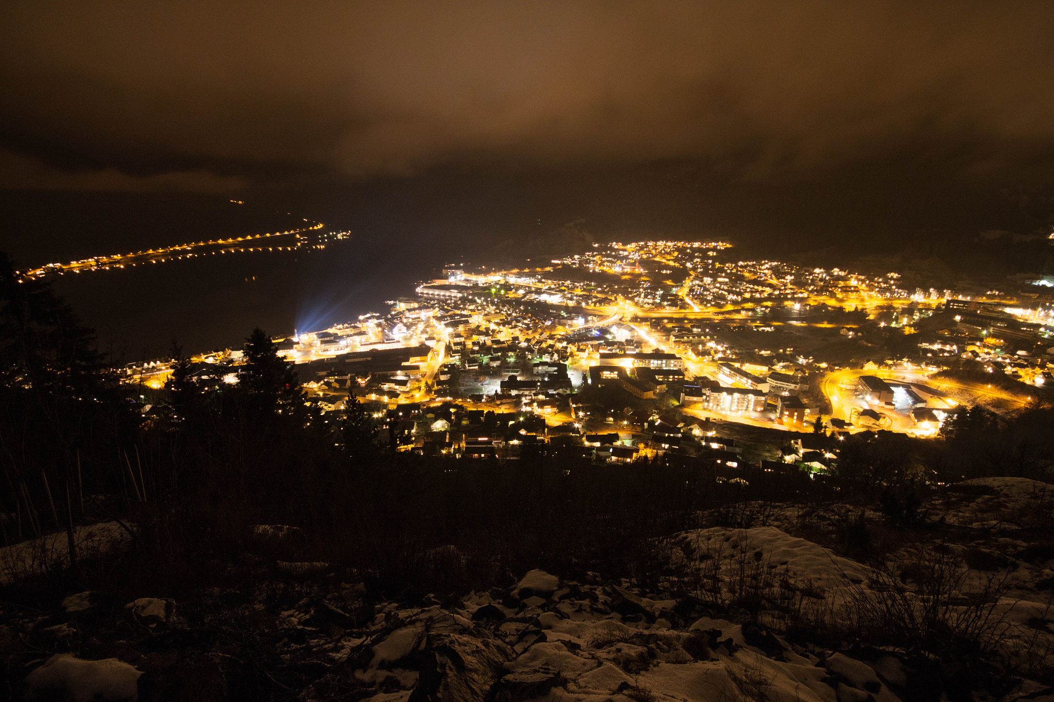 Canon EOS 500D (EOS Rebel T1i / EOS Kiss X3) + Sigma 10-20mm F4-5.6 EX DC HSM sample photo. Night shot of sogndal, norway  photography