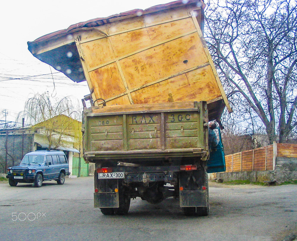 Canon POWERSHOT A70 sample photo. Moving day in telavi photography