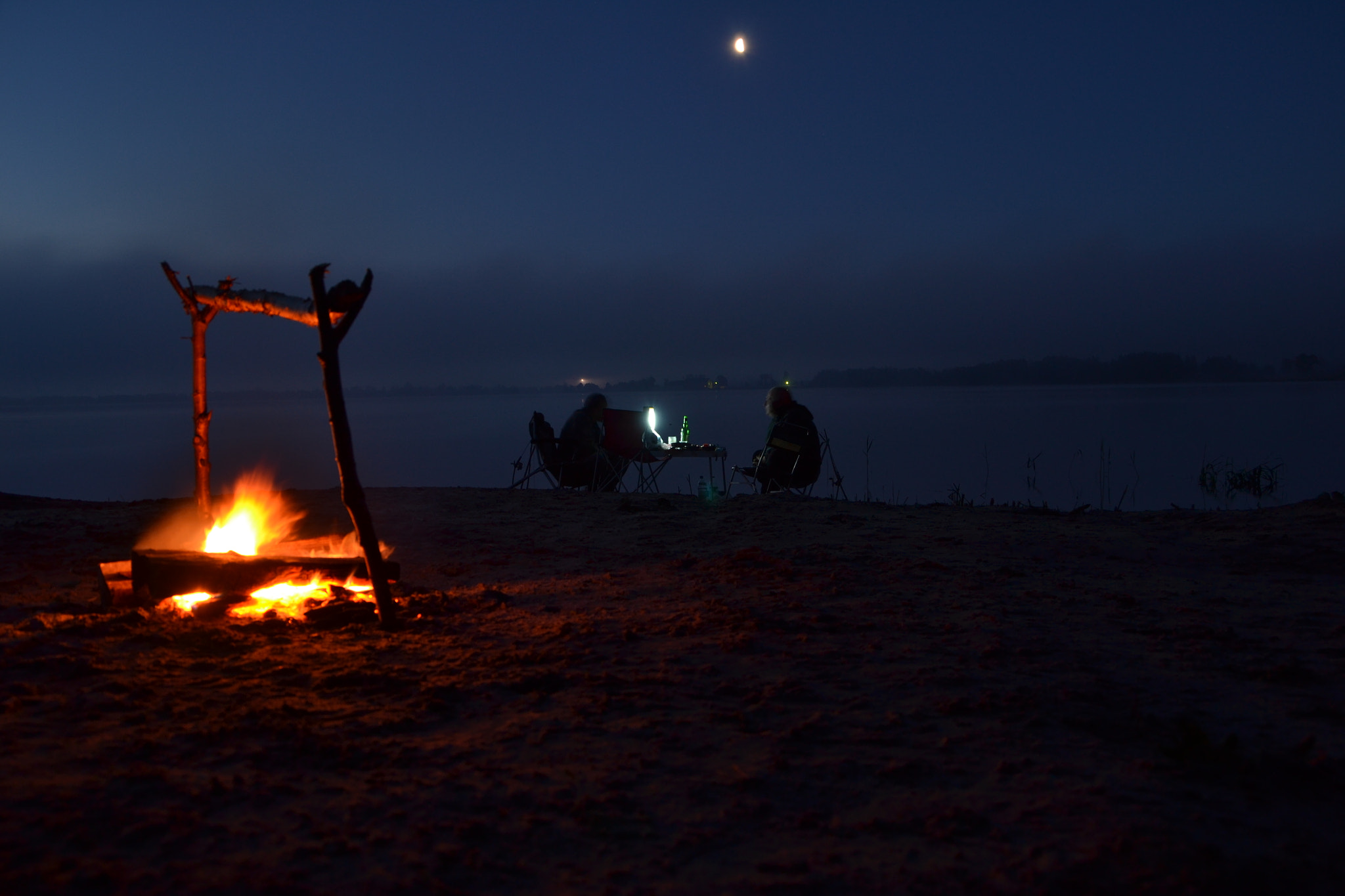 Sigma 18-250mm F3.5-6.3 DC OS HSM sample photo. Cozy night photography