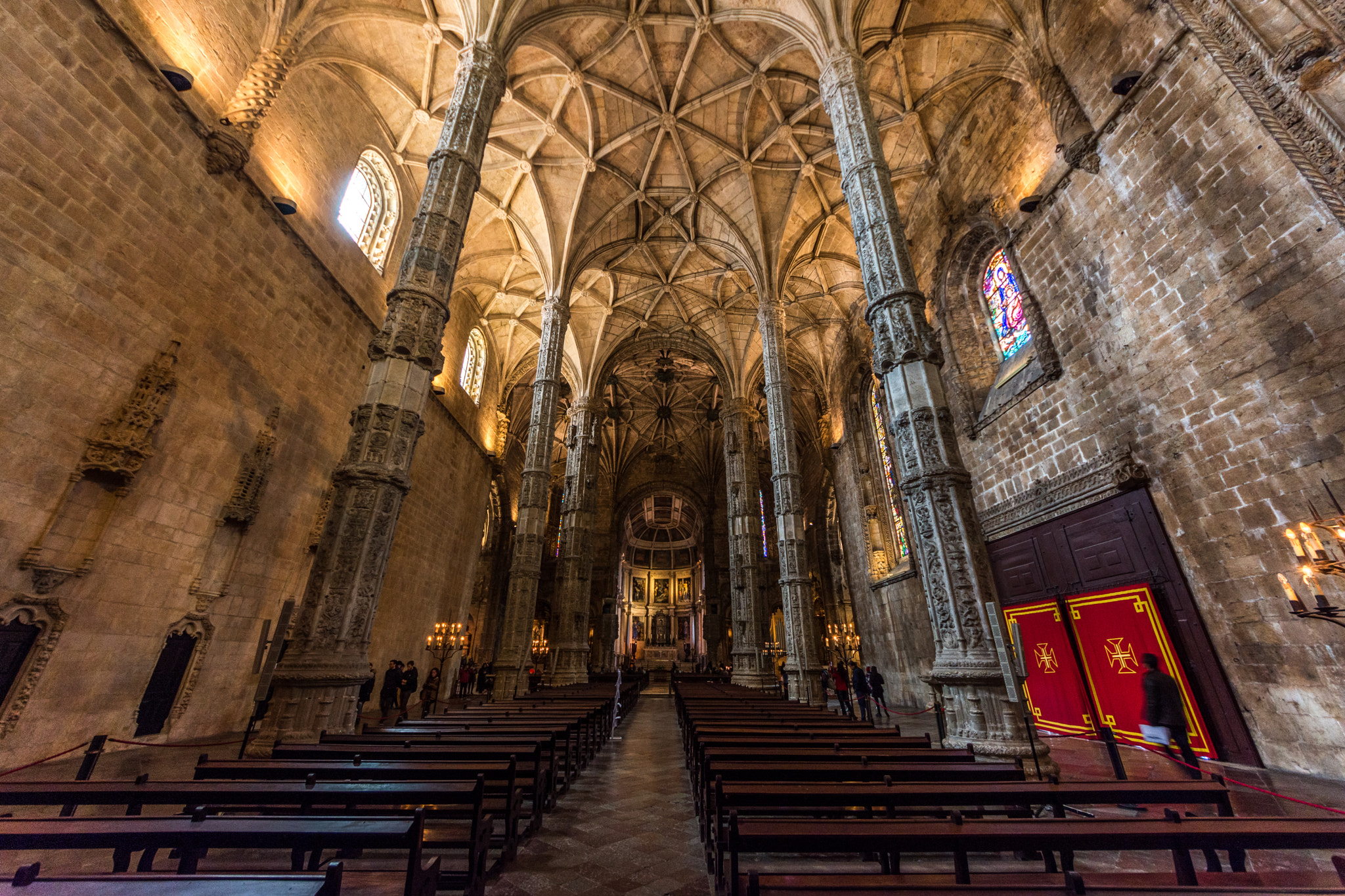 Sigma 8-16mm F4.5-5.6 DC HSM sample photo. Lisbon's cathedral photography