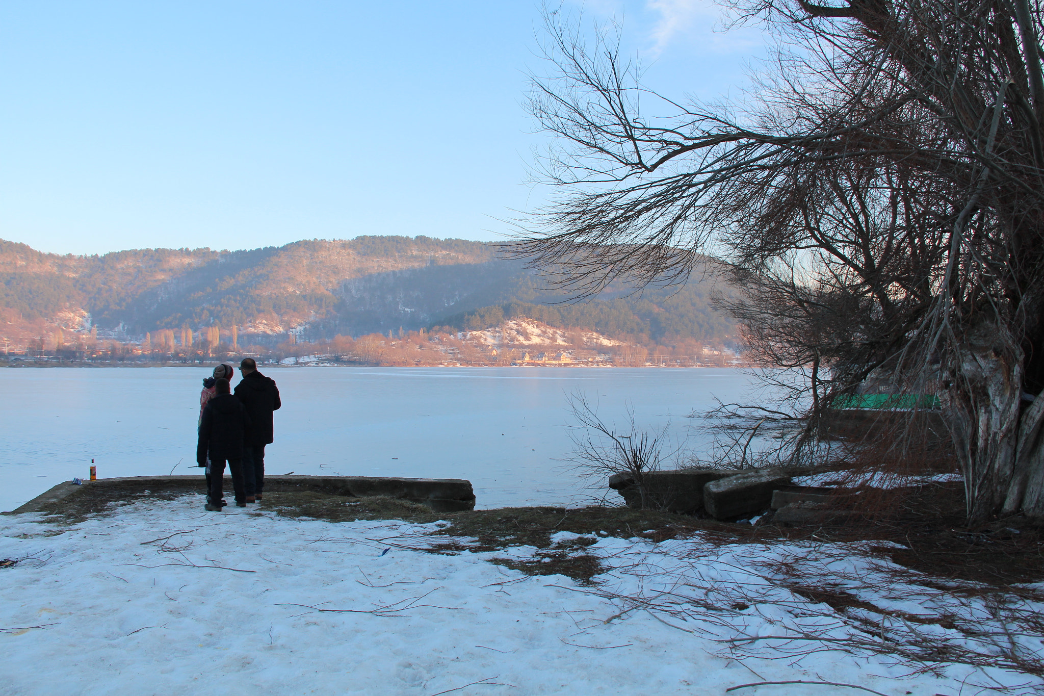 Canon EOS 650D (EOS Rebel T4i / EOS Kiss X6i) sample photo. Frozen lake view photography