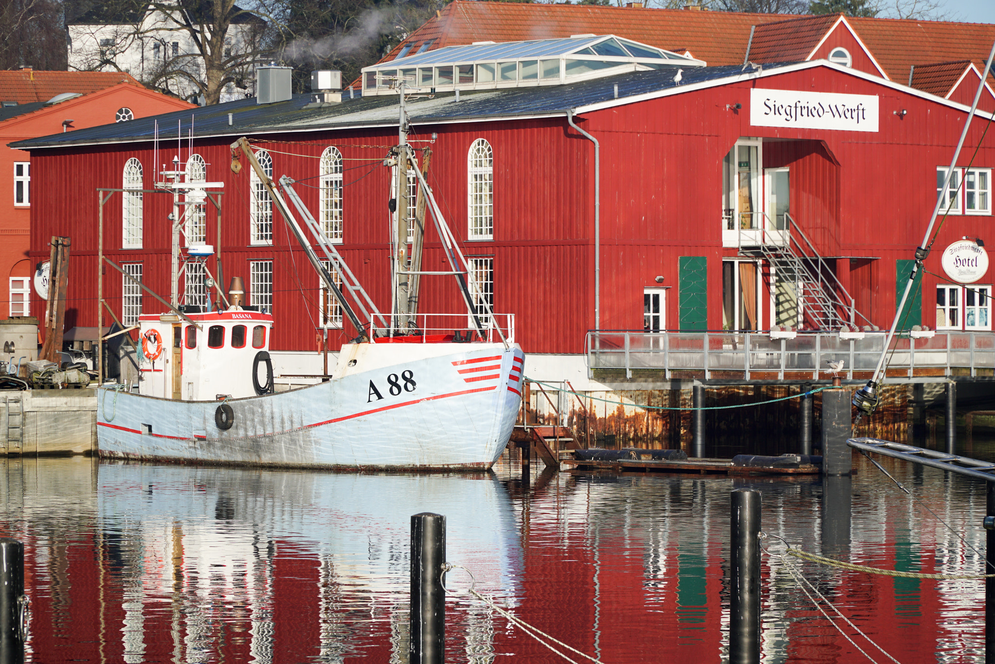 Sony E PZ 18-105mm F4 G OSS sample photo. Eckernförde harbour photography