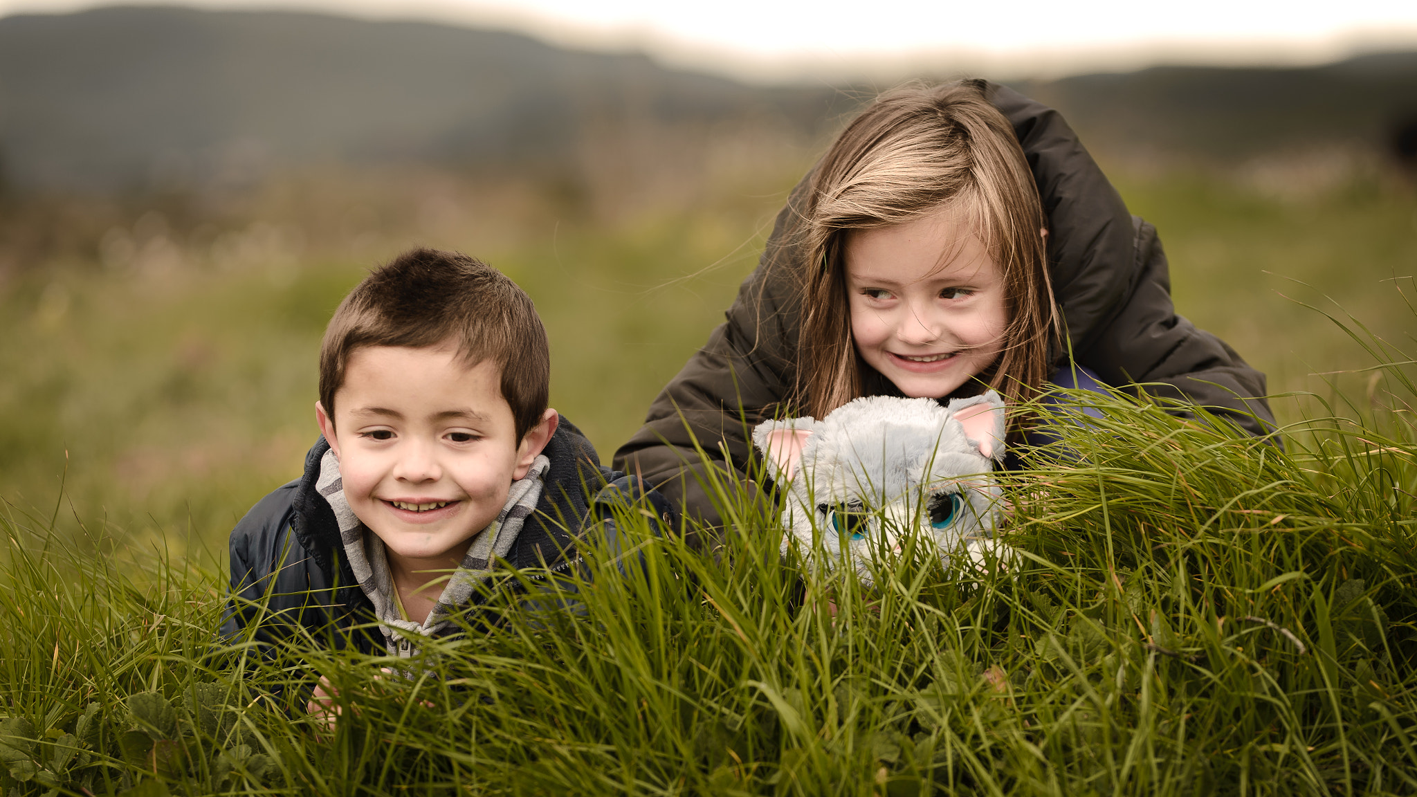 Nikon D610 + Sigma 105mm F2.8 EX DG Macro sample photo. Brothers and a cat photography