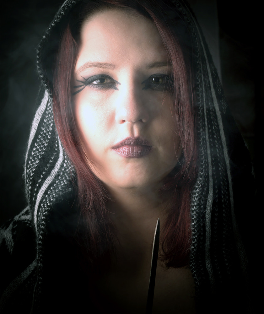 Canon EOS 760D (EOS Rebel T6s / EOS 8000D) + Canon EF 50mm F1.8 II sample photo. Huntress cosplay photography