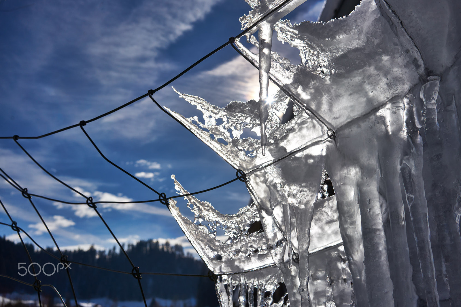Sony a7R II + Sony Sonnar T* FE 35mm F2.8 ZA sample photo. Fence with icicle photography