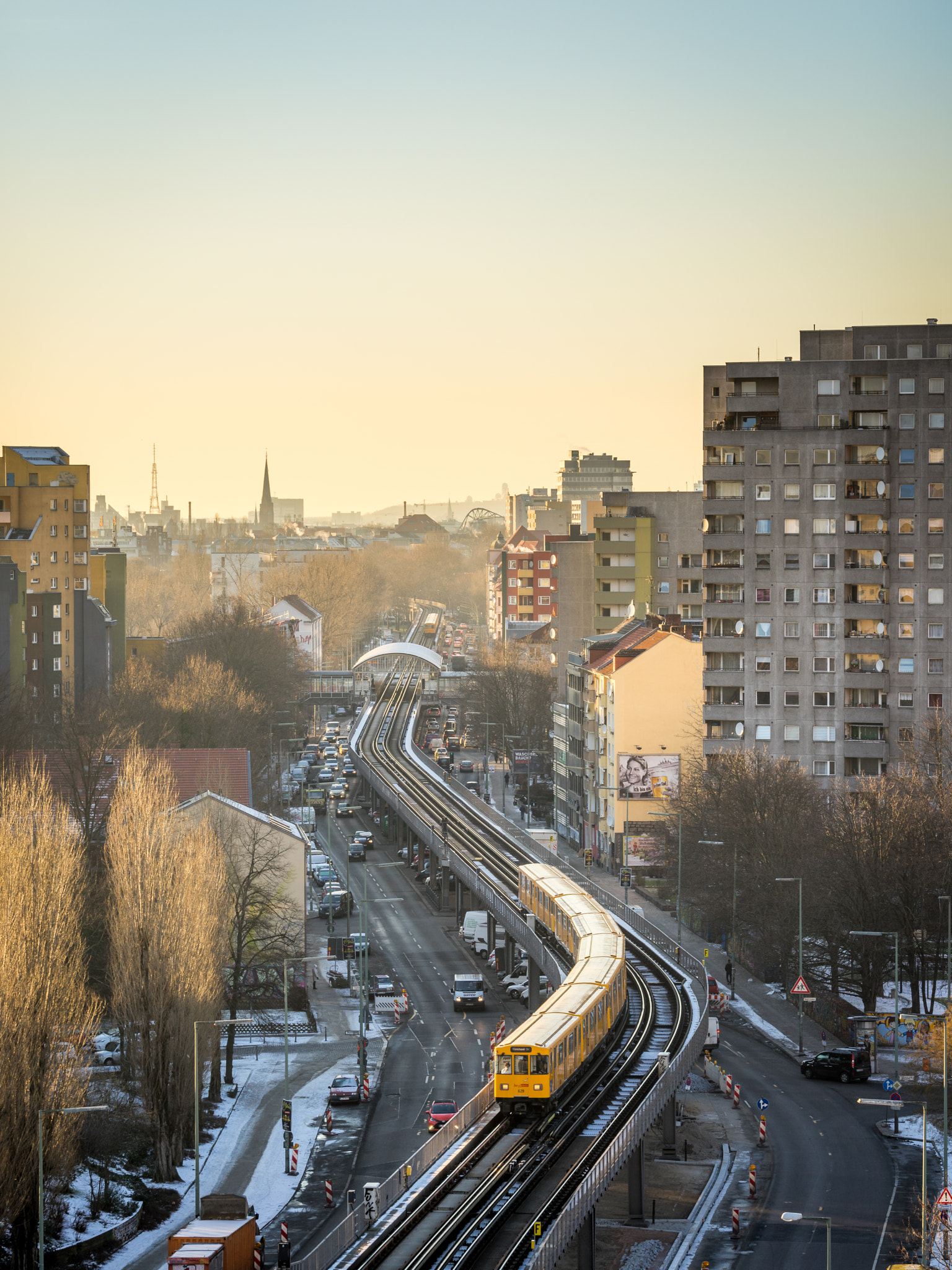 Sony a7R + Sony FE 70-300mm F4.5-5.6 G OSS sample photo. U1 in warm winter light photography