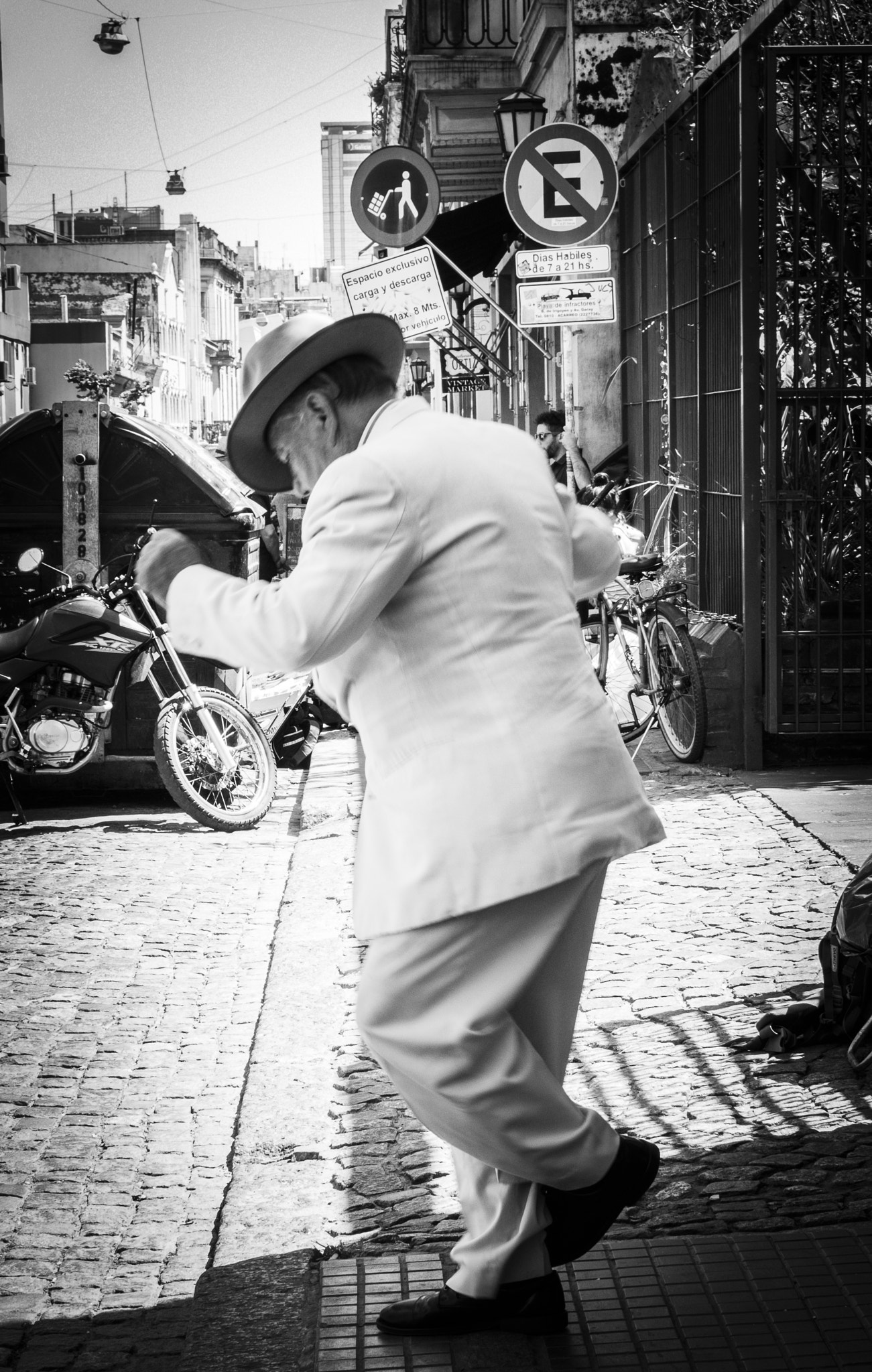 24-200mm F2.8 sample photo. Tango con firuletes photography