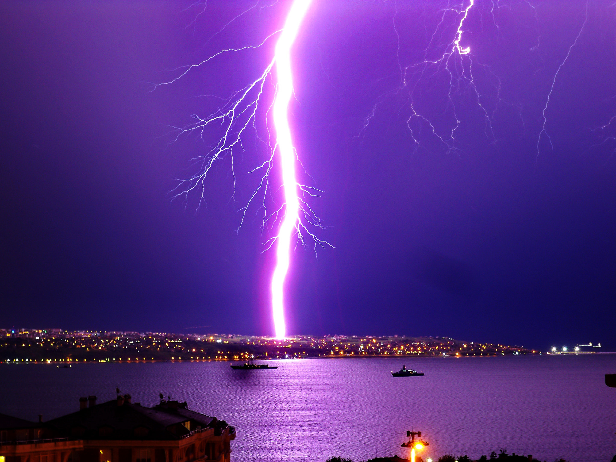 Kodak EasyShare M1033 sample photo. Ride the lightning photography