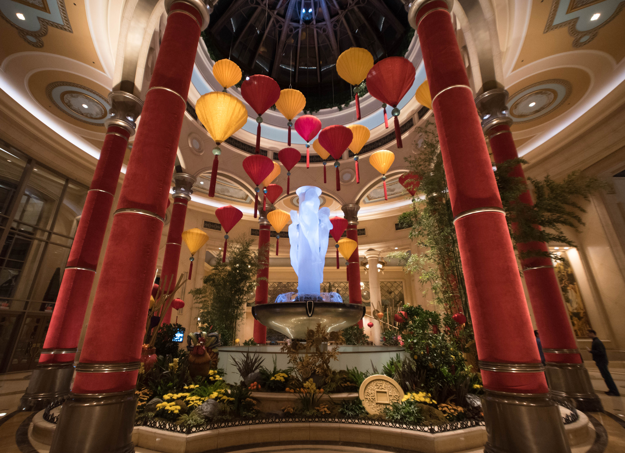 Sigma 14mm F2.8 EX Aspherical HSM sample photo. Chinese new year fountain at the palazzo photography