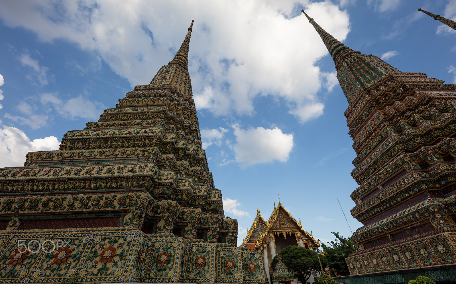 Canon EOS 5DS R + Canon EF 17-40mm F4L USM sample photo. Wat pho, bangkok photography