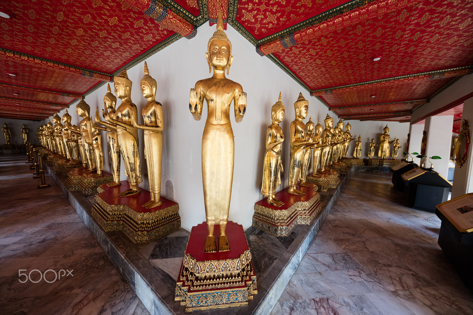 Canon EOS 5DS R + Canon EF 17-40mm F4L USM sample photo. Wat pho, bangkok photography