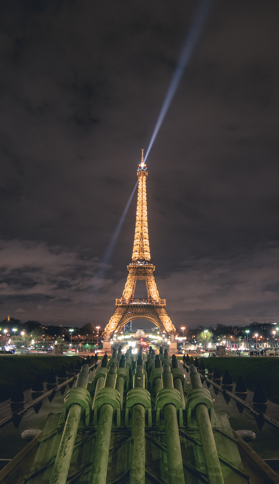 Nikon D3300 + Samyang 14mm F2.8 ED AS IF UMC sample photo. Eiffel tower looked upon from canons photography