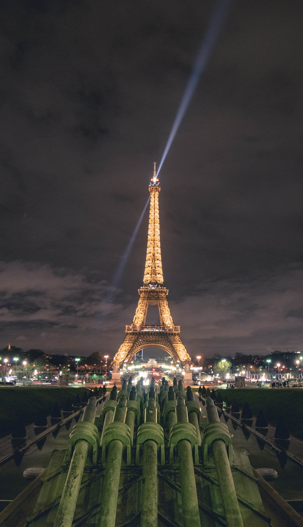 Samyang 14mm F2.8 ED AS IF UMC sample photo. Eiffel tower looked upon from canons photography