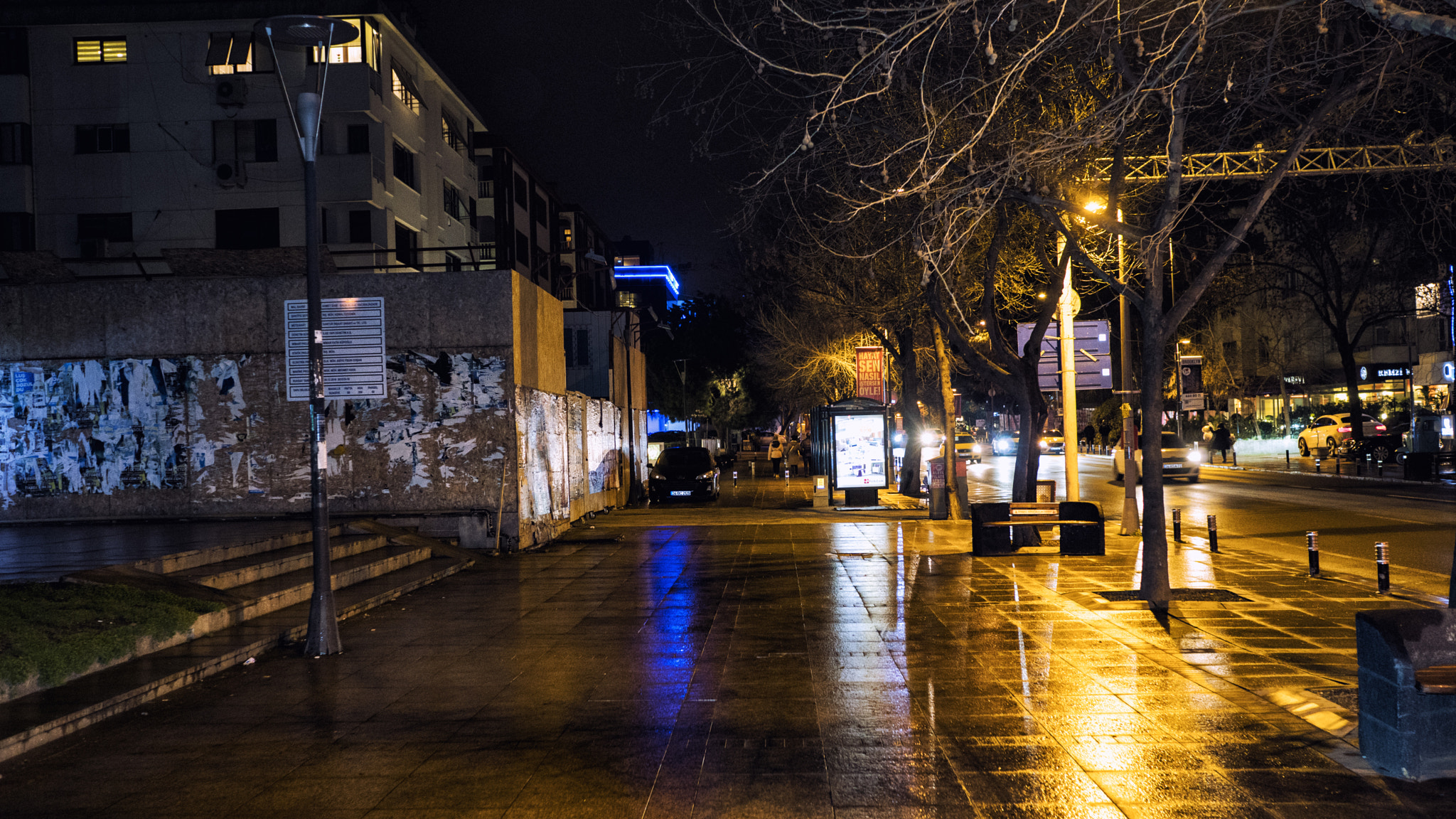 Sony Sonnar T* E 24mm F1.8 ZA sample photo. Bagdat street at night photography
