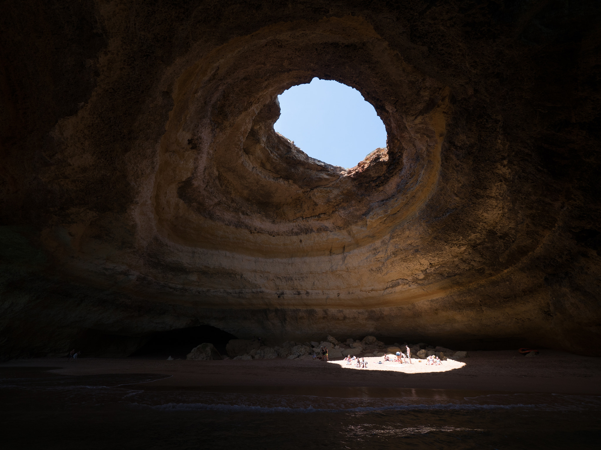 Panasonic Lumix DMC-GH4 + Panasonic Lumix G Vario 7-14mm F4 ASPH sample photo. Praia da marinha photography