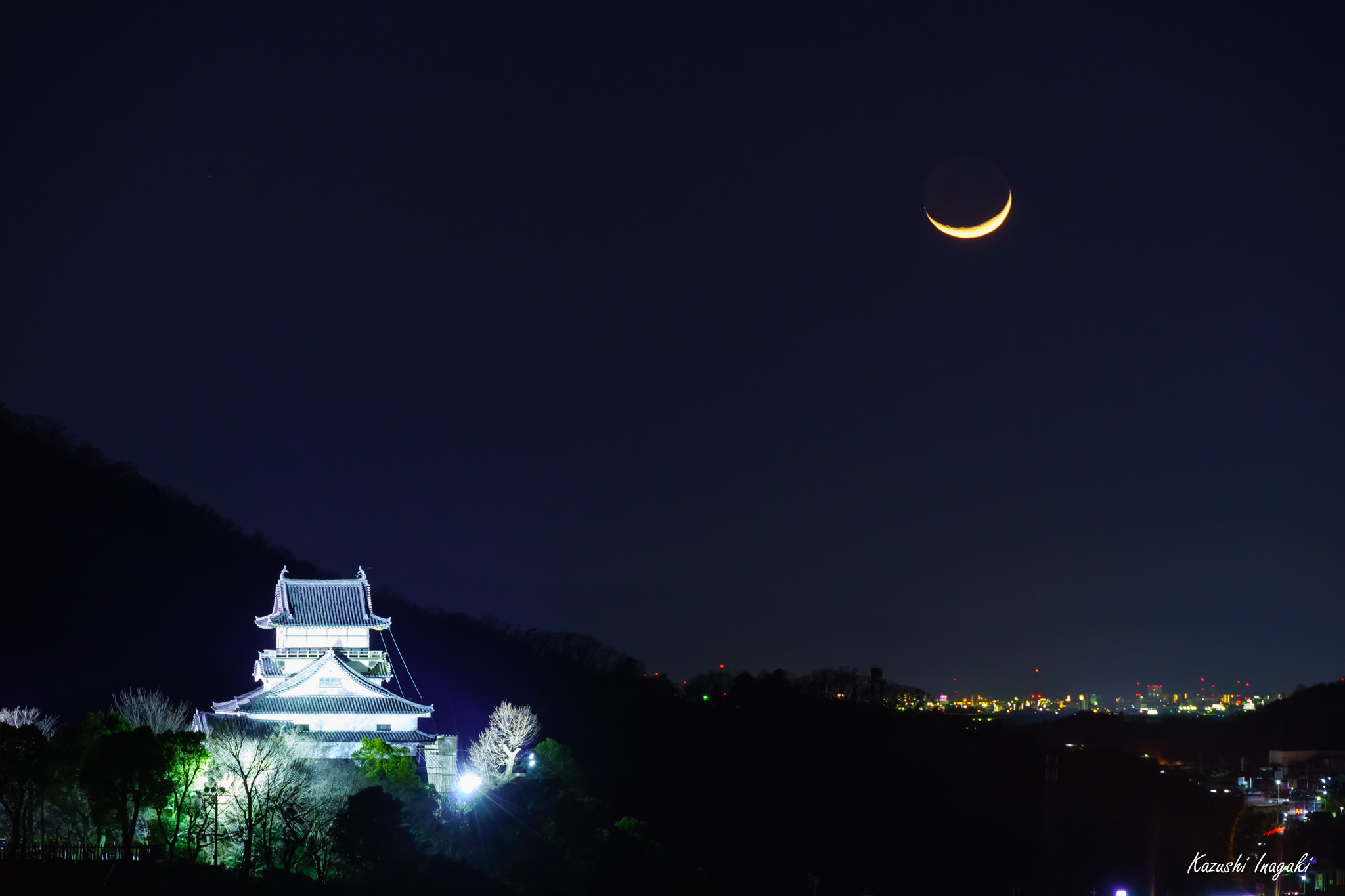 Sony a99 II sample photo. Inuyama-castle & crescent moon photography