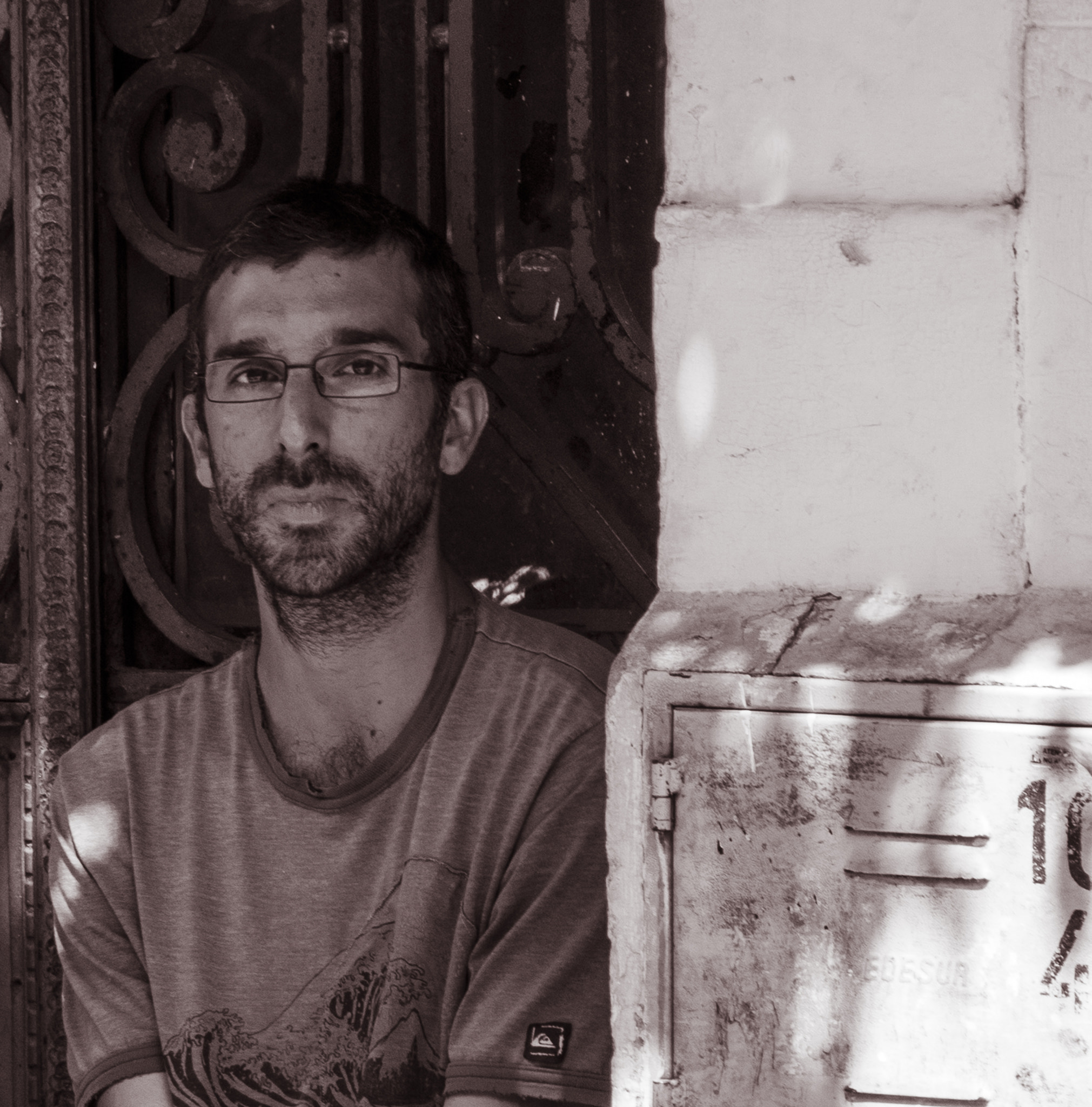 24-200mm F2.8 sample photo. El yo, observante... photography