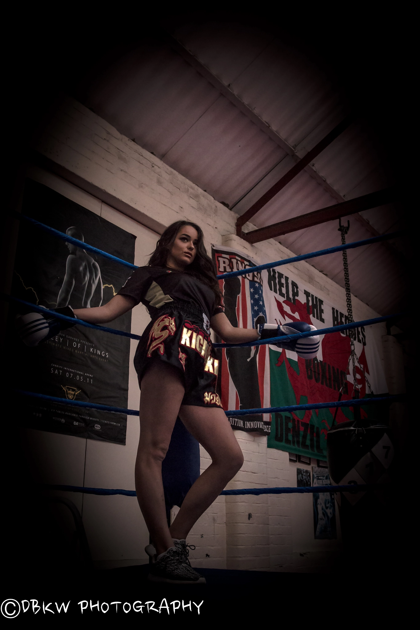 Canon EOS 600D (Rebel EOS T3i / EOS Kiss X5) + Canon EF 17-40mm F4L USM sample photo. Ring girl photography