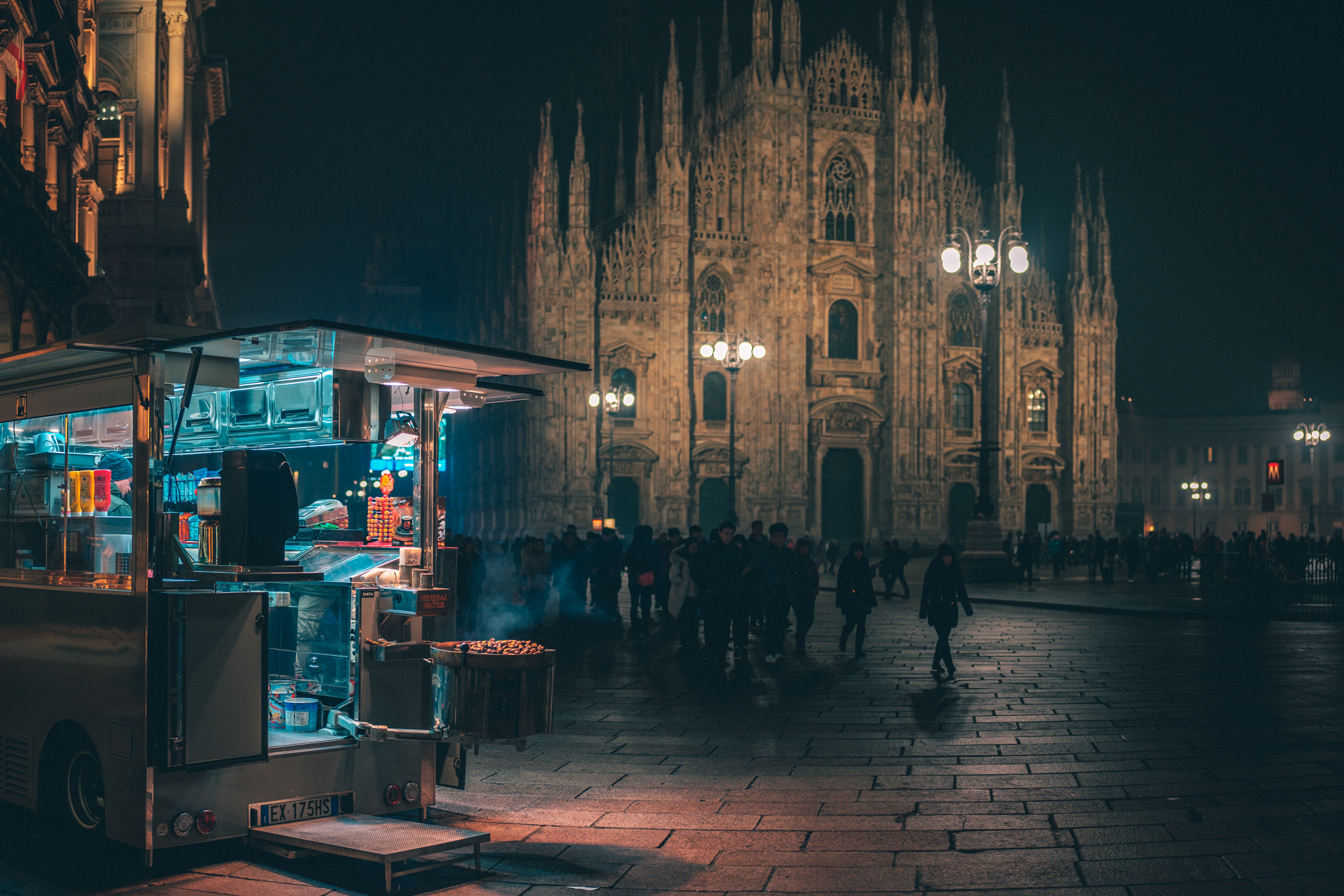 Fujifilm X-E2S + Fujifilm XF 35mm F2 R WR sample photo. Roast chestnuts in piazza duomo, milano (italy). photography