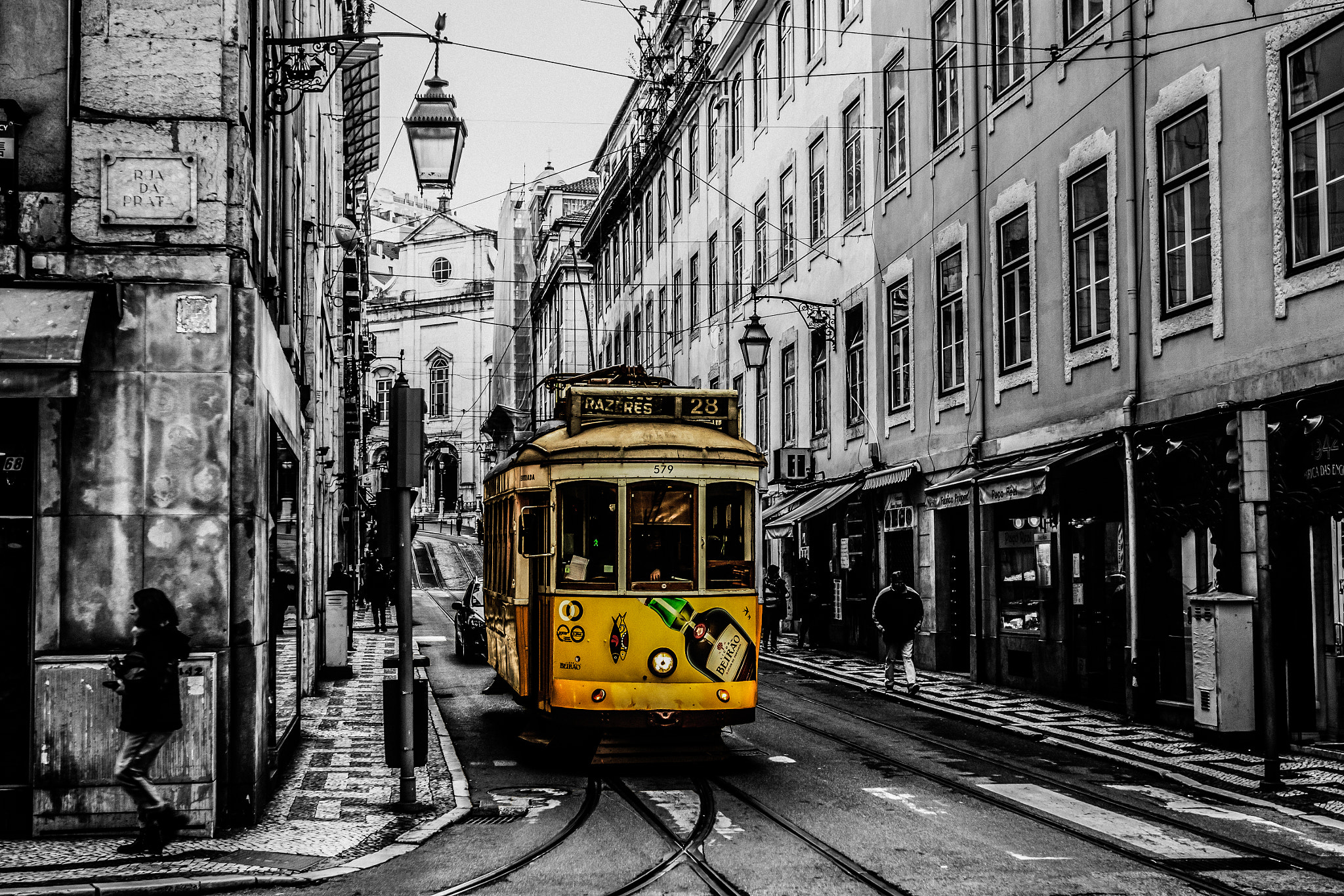 Canon EF 16-35mm F2.8L II USM sample photo. Tram in lisboa photography