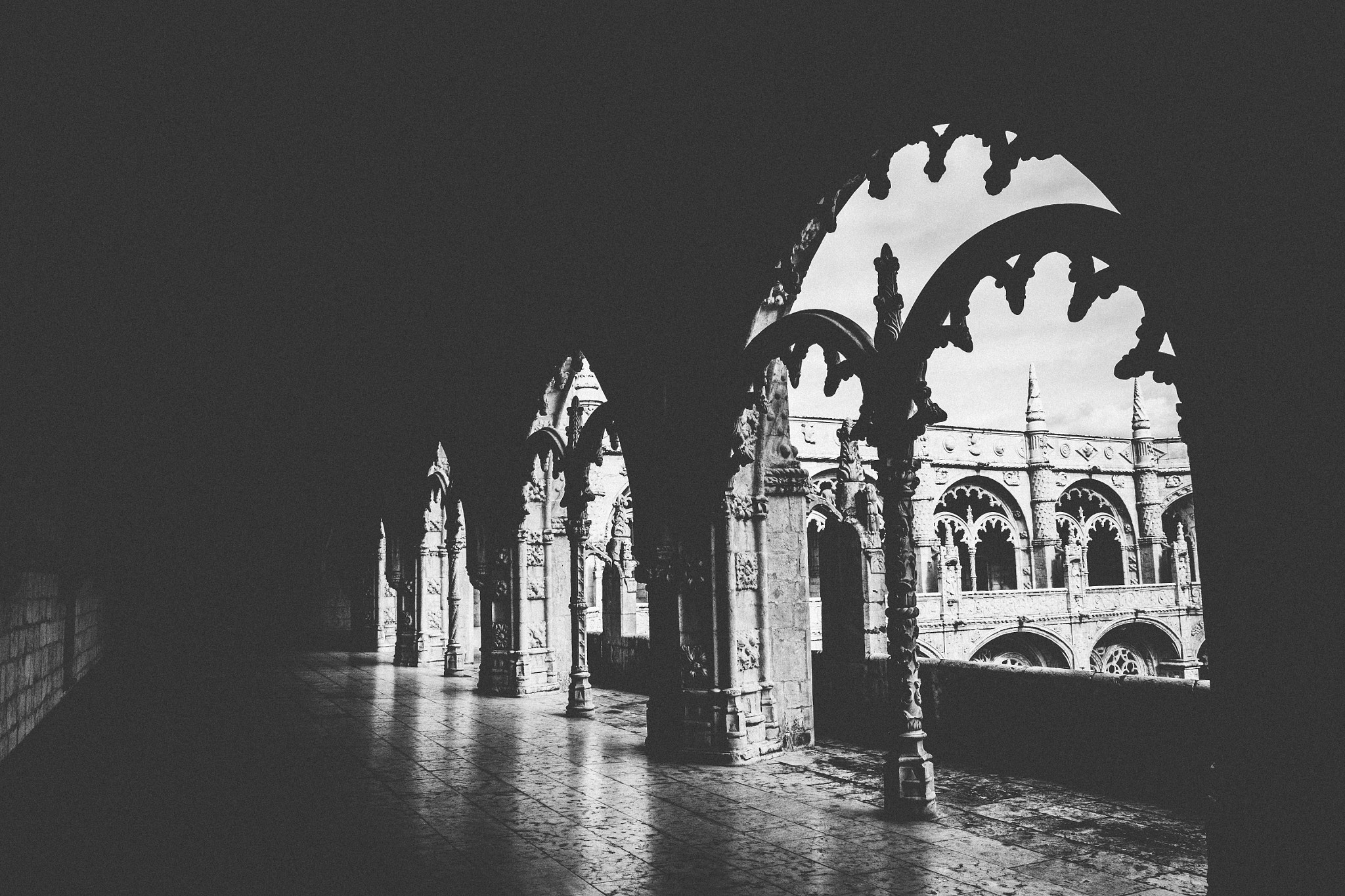 Canon EF 16-35mm F2.8L II USM sample photo. Hallway of monastery of the hieronymites photography