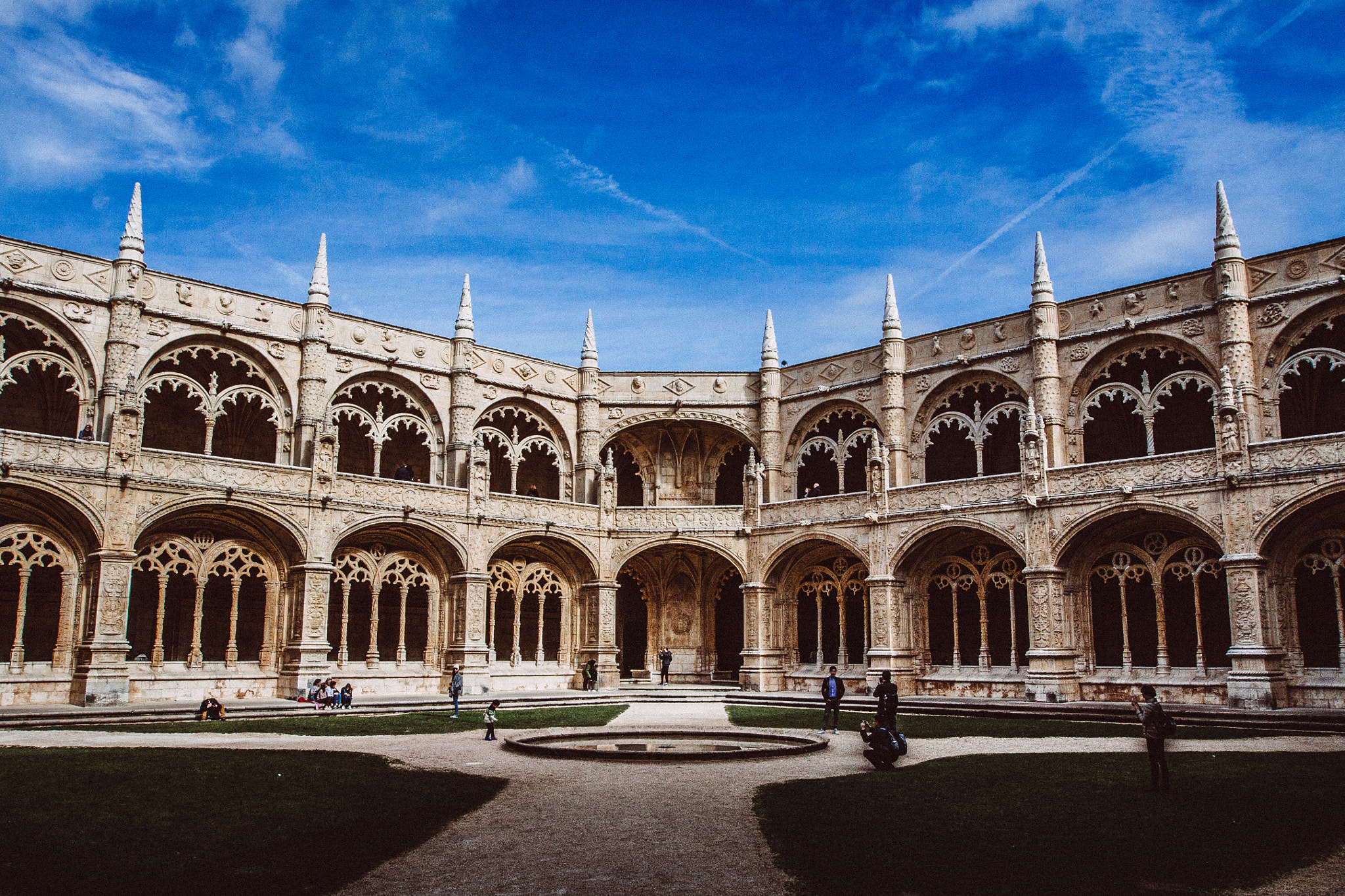 Canon EF 16-35mm F2.8L II USM sample photo. Courtyard of monastery of the hieronymites photography