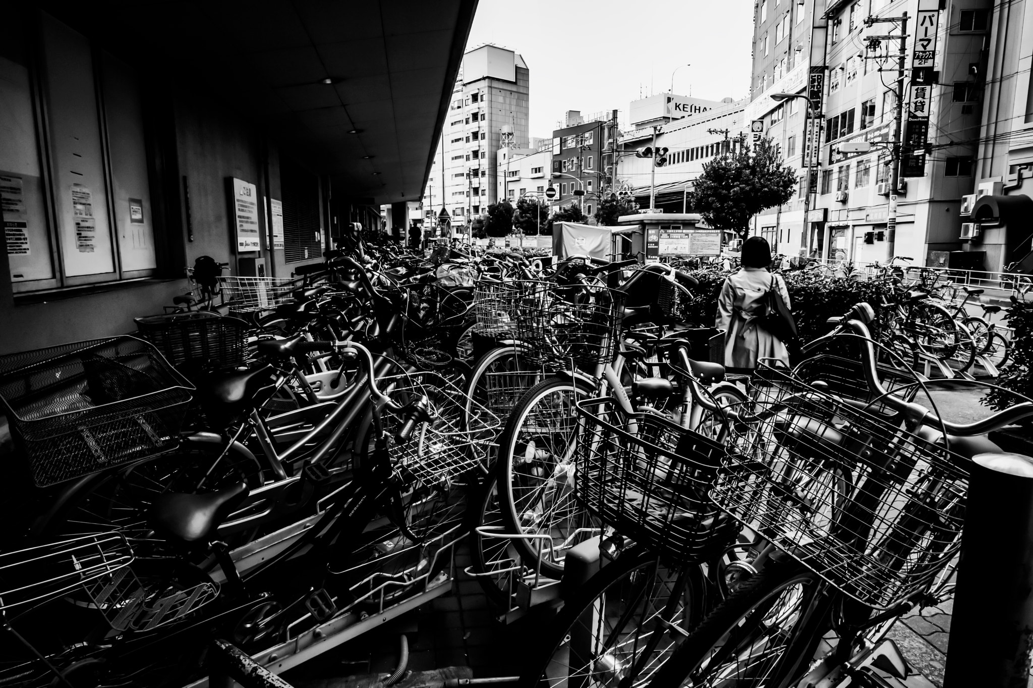 Leica Super-Elmar-M 21mm F3.4 ASPH sample photo. Squalid alley photography