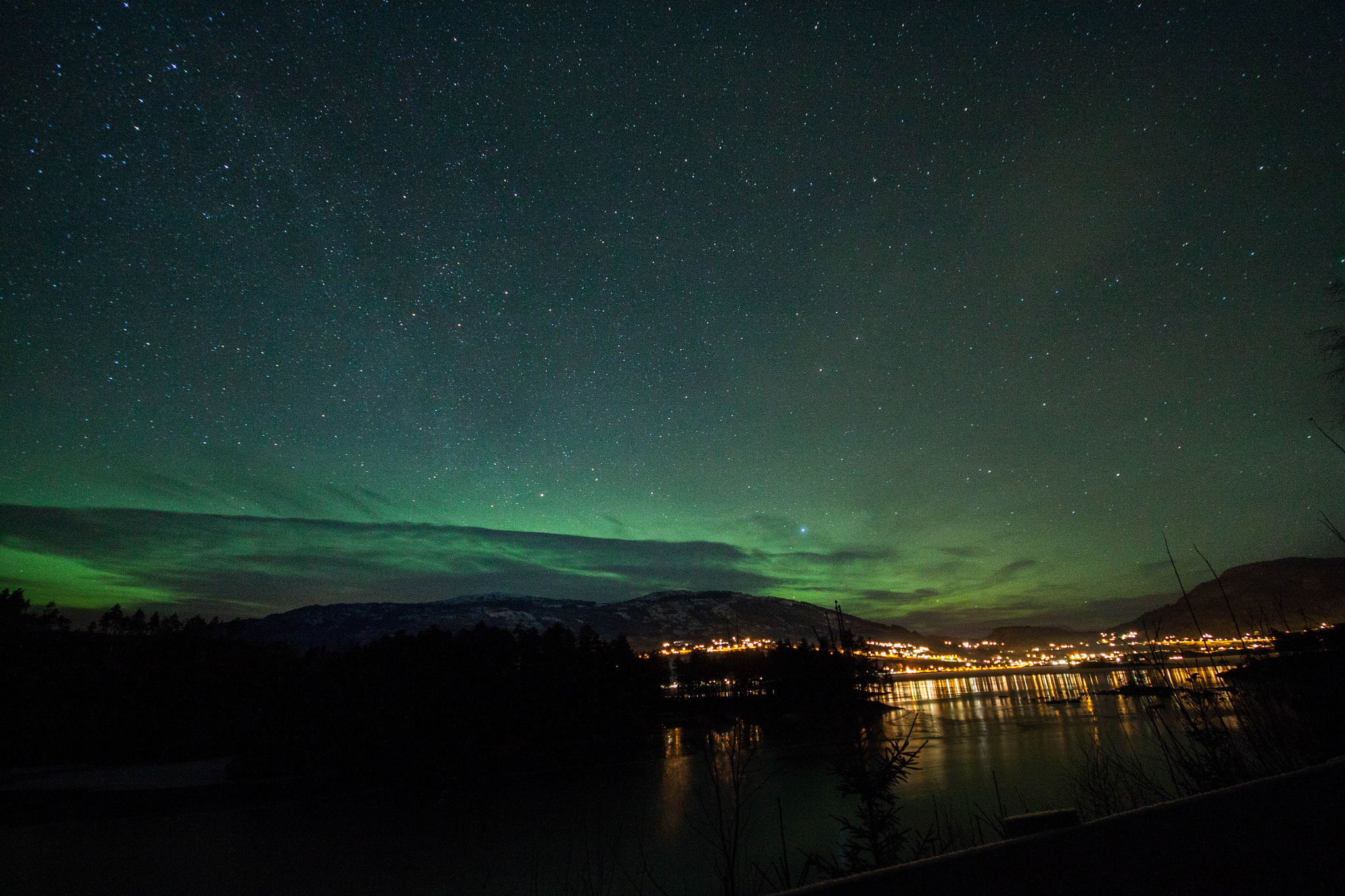 Canon EOS 500D (EOS Rebel T1i / EOS Kiss X3) + Sigma 10-20mm F4-5.6 EX DC HSM sample photo. Aurora borealis  photography