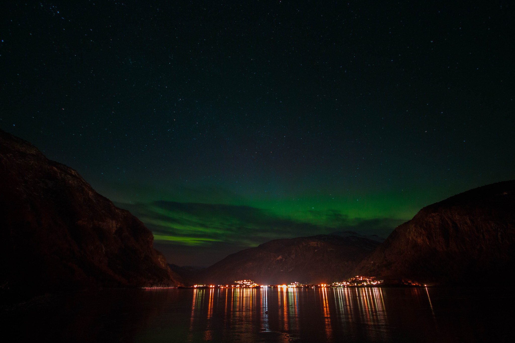 Canon EOS 500D (EOS Rebel T1i / EOS Kiss X3) + Sigma 10-20mm F4-5.6 EX DC HSM sample photo. Aurora borealis  photography