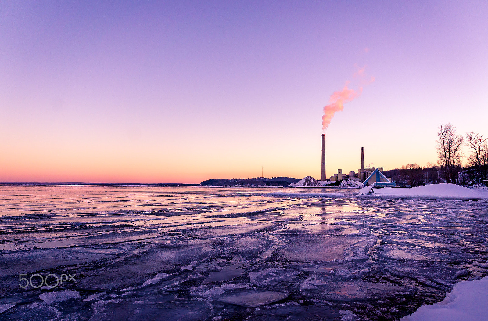Sony Alpha NEX-C3 + Sony E 18-55mm F3.5-5.6 OSS sample photo. Marquette shore photography