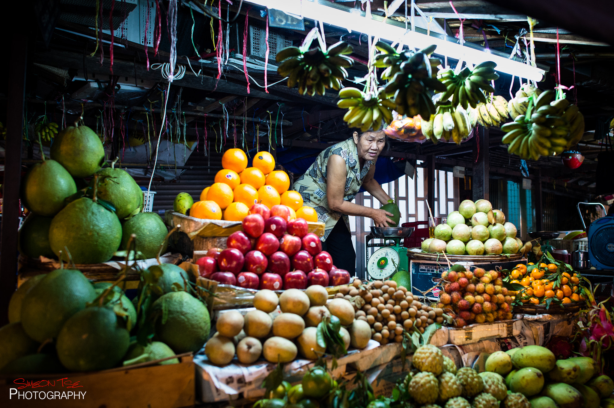 Nikon D4S + Nikon AF-S Nikkor 24mm F1.4G ED sample photo. The fruit stand photography