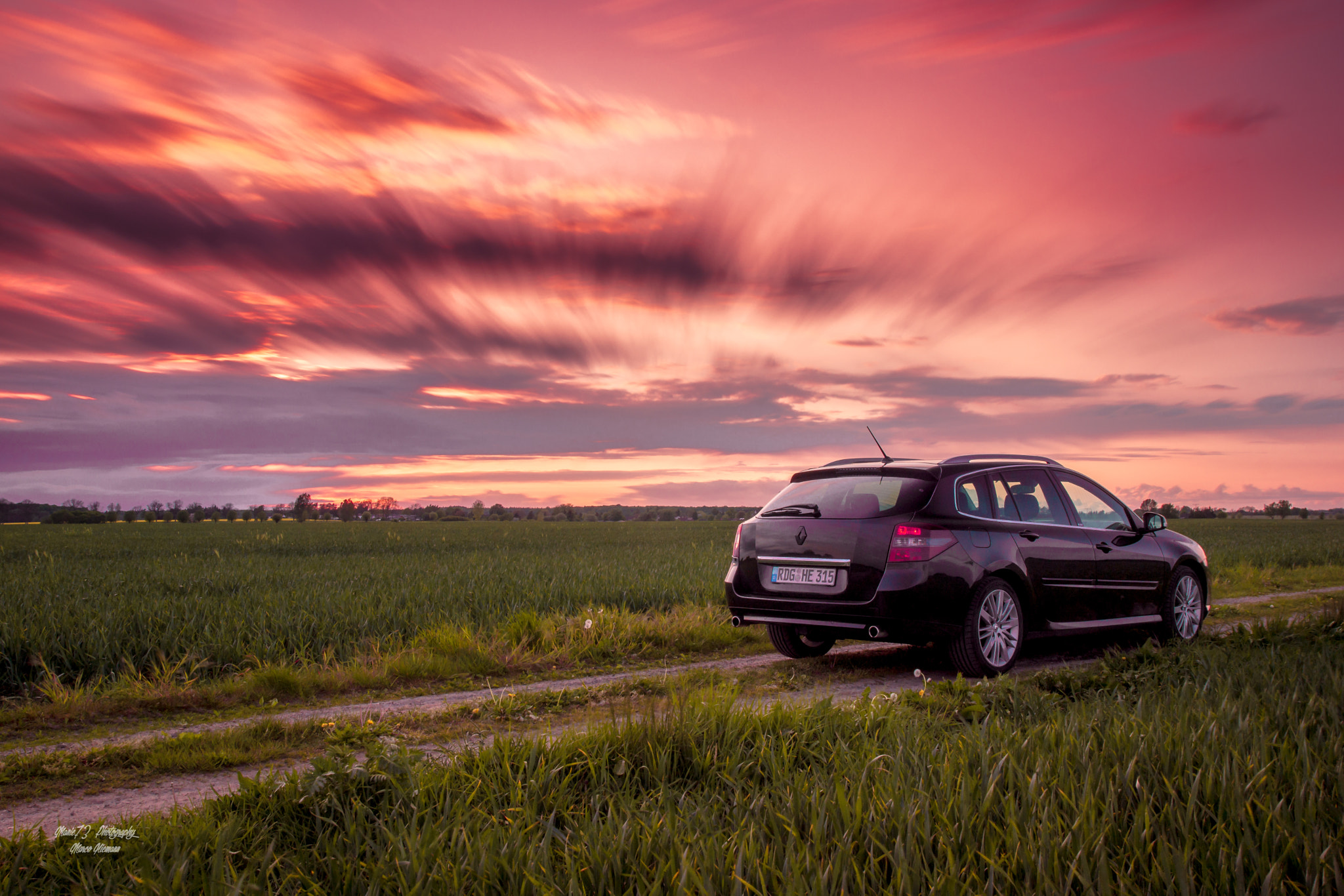 Sony SLT-A77 sample photo. Sunset and renault laguna gt photography