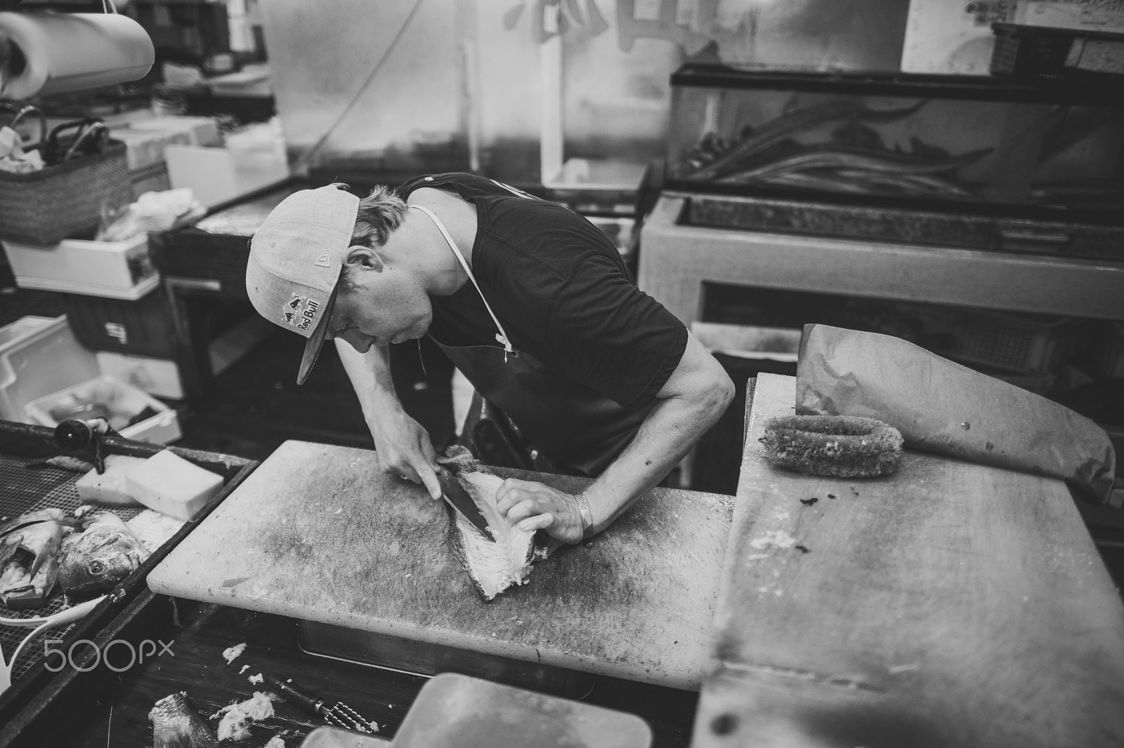 Nikon D5 sample photo. Travis rice filleting fish in tokyo photography