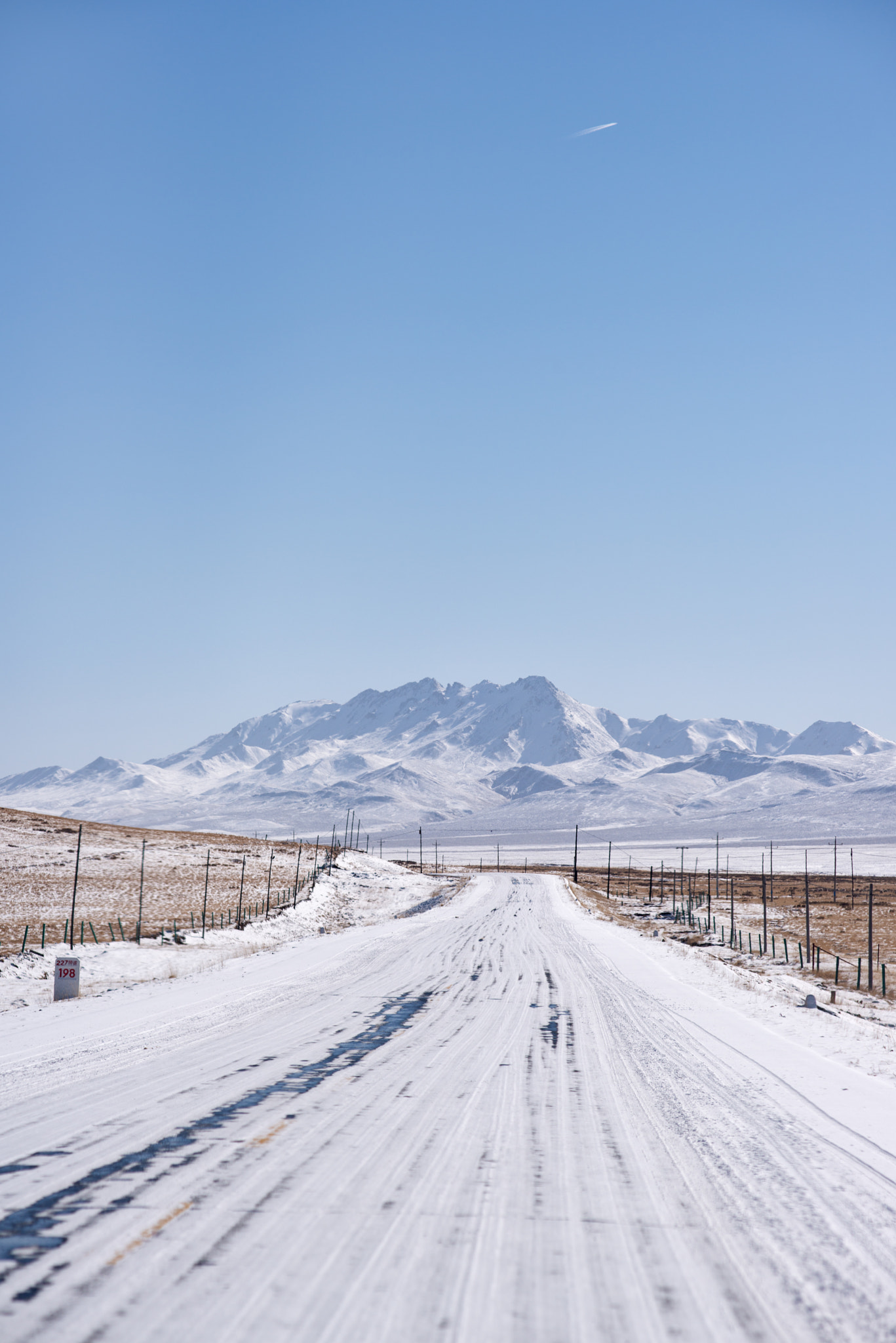 Nikon AF-Nikkor 80-200mm F2.8D ED sample photo. A road on the qilian mountains photography