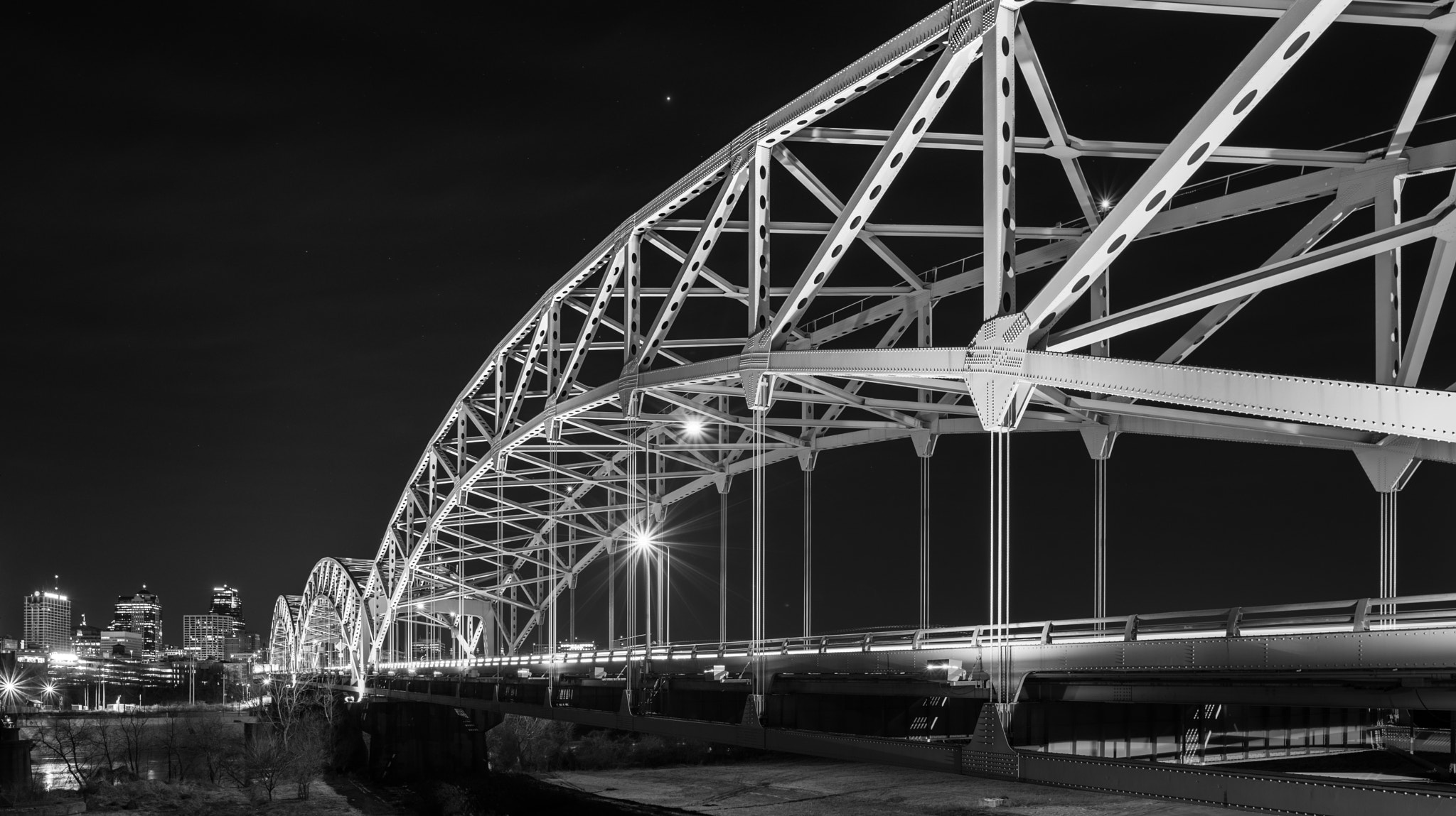 Nikon D800 + Nikon AF-S Nikkor 20mm F1.8G ED sample photo. Broadway bridge photography