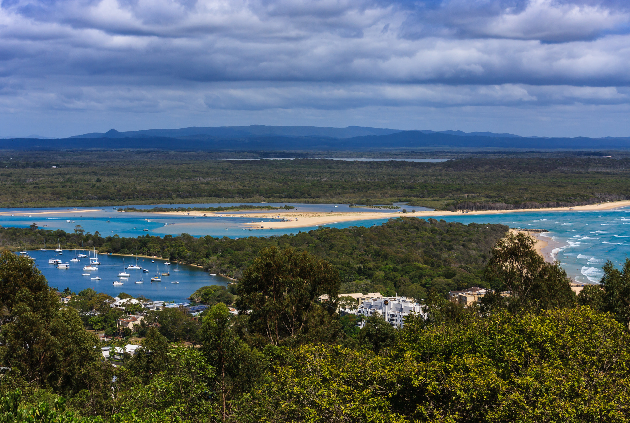 Canon EOS 40D + Canon EF-S 18-55mm F3.5-5.6 IS sample photo. Noosa river mouth photography