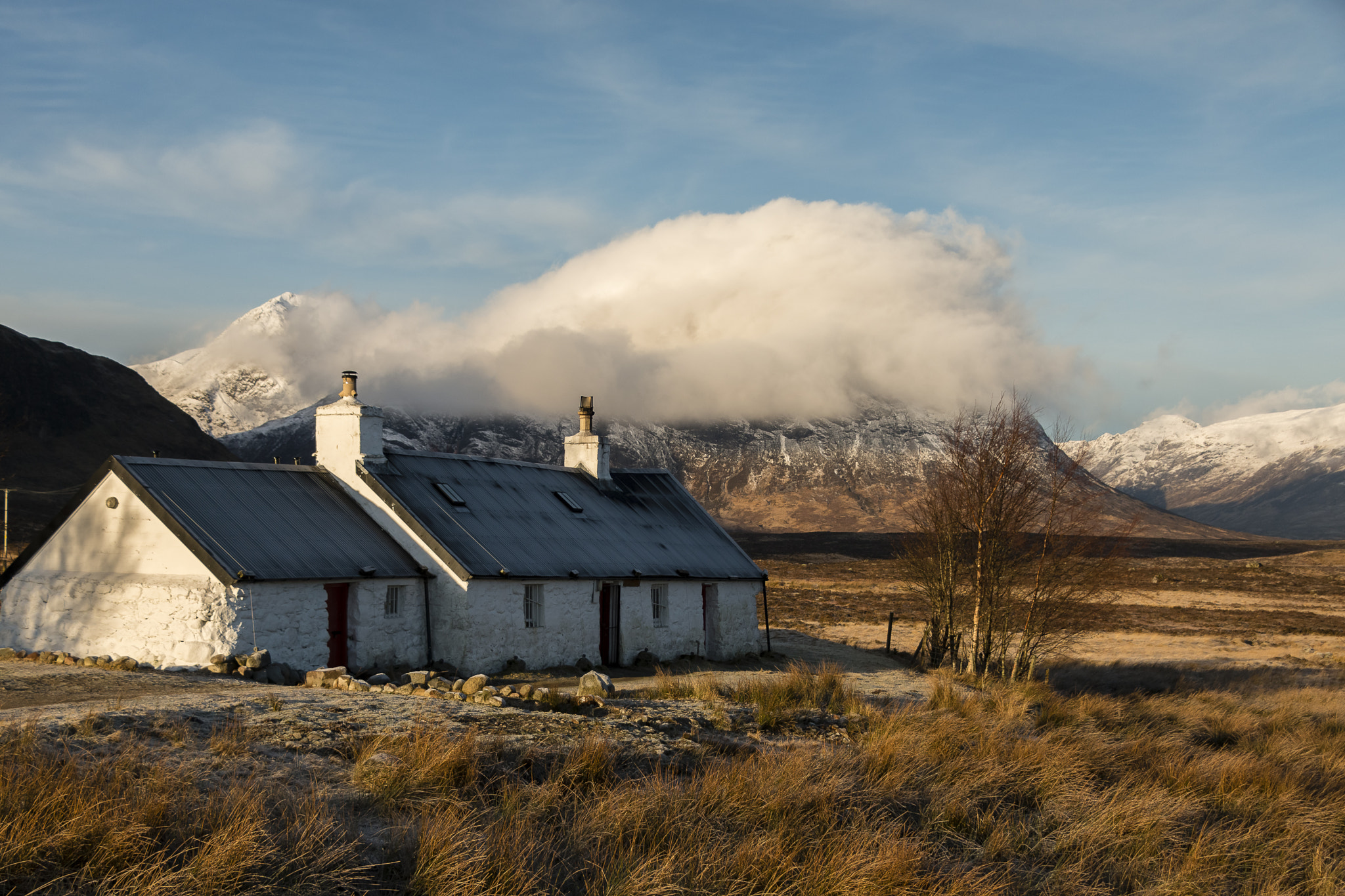Canon EOS 70D + Canon EF-S 18-135mm F3.5-5.6 IS USM sample photo. Cloud hugging buchaille etive mhor photography