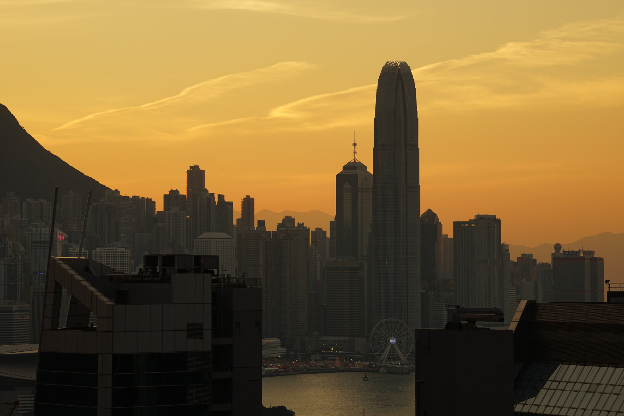 Sony a7 II + Sony FE 70-200mm F4 G OSS sample photo. Hong kong at dusk photography