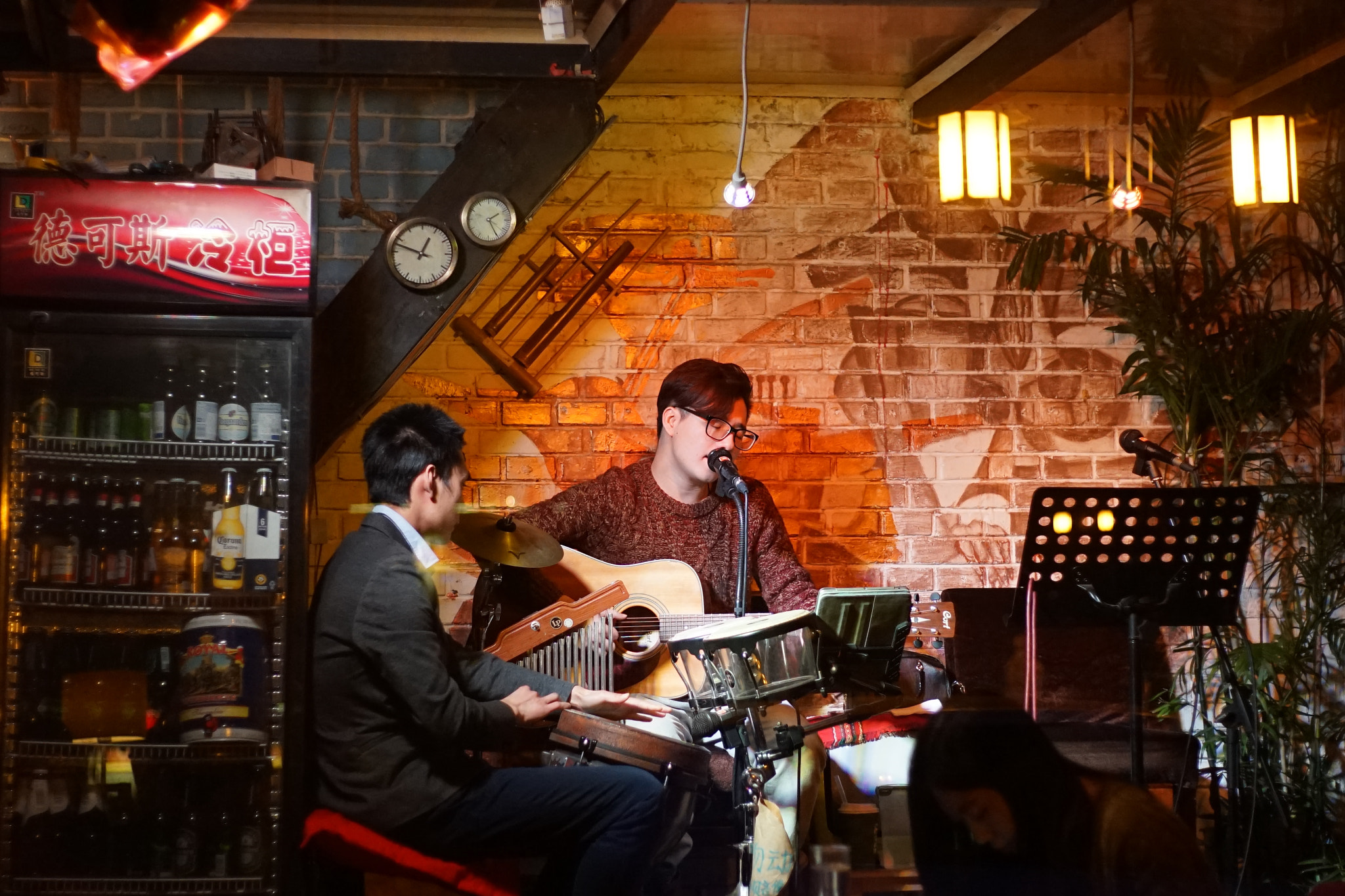 Sony a7 II + Sony DT 50mm F1.8 SAM sample photo. Bar-singers photography