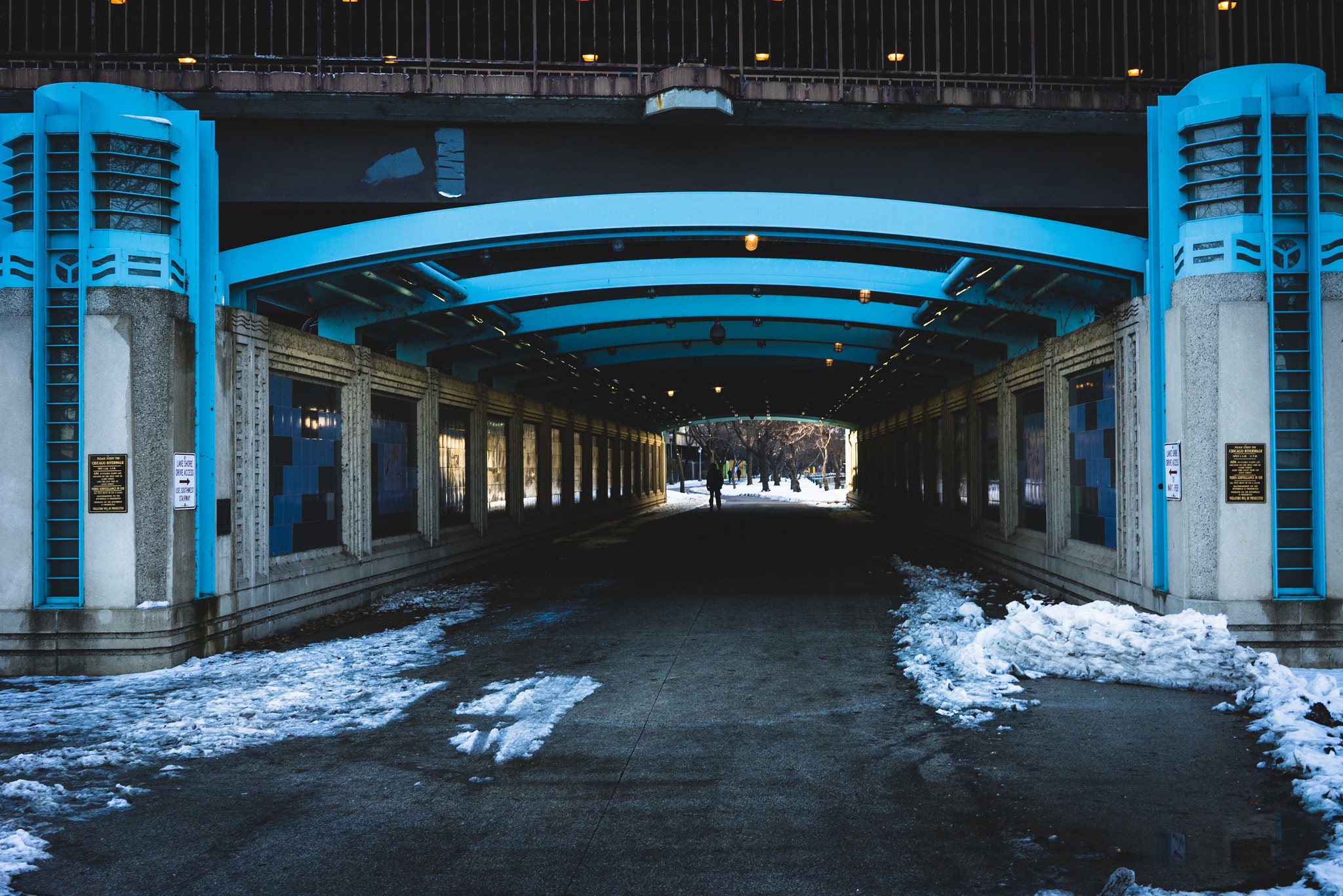 Sony a7S + Sony Sonnar T* FE 35mm F2.8 ZA sample photo. Tunnel in chicago photography