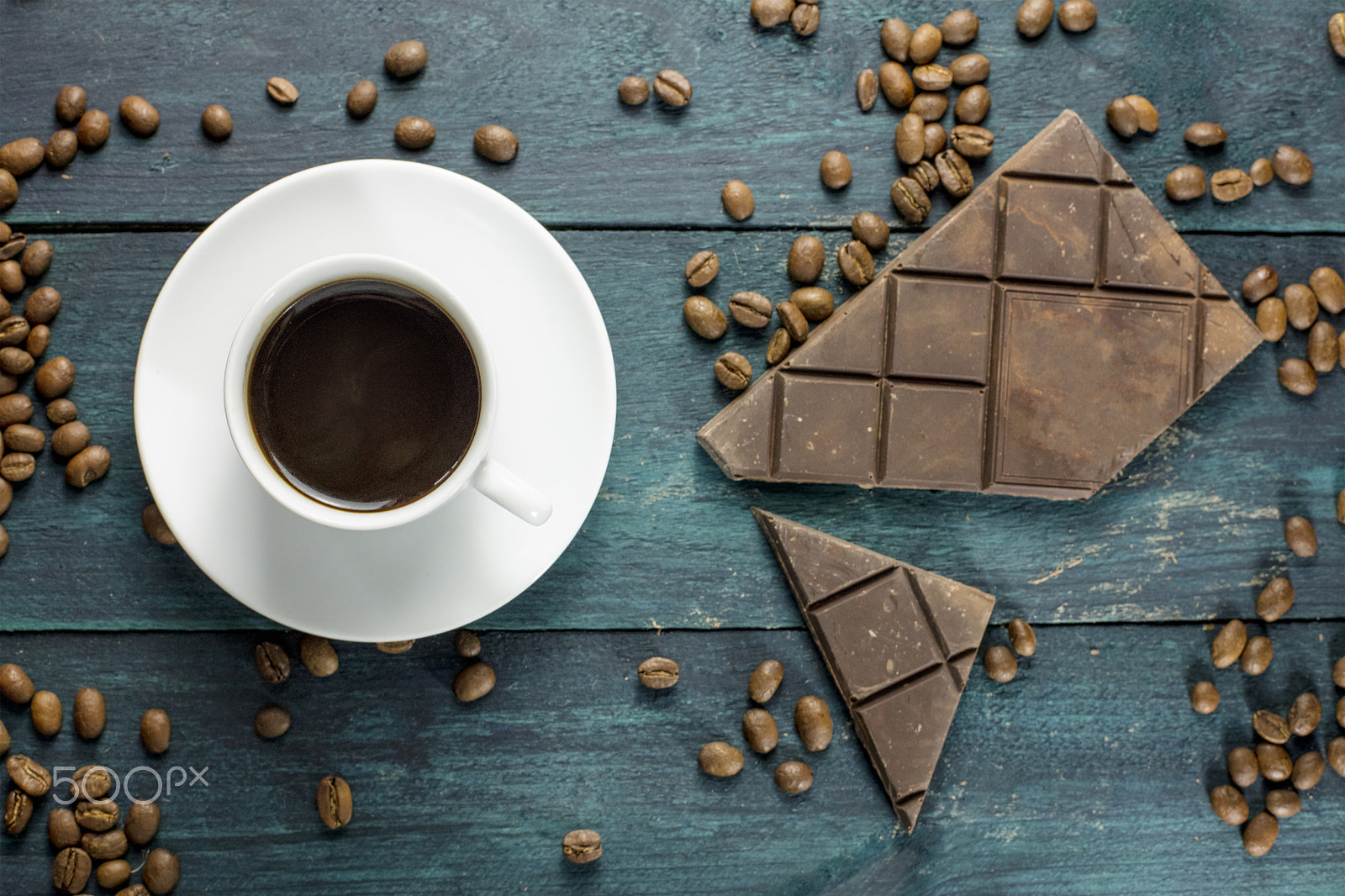 Canon EOS 5DS R sample photo. Coffee cup photo with grains and chocolate photography