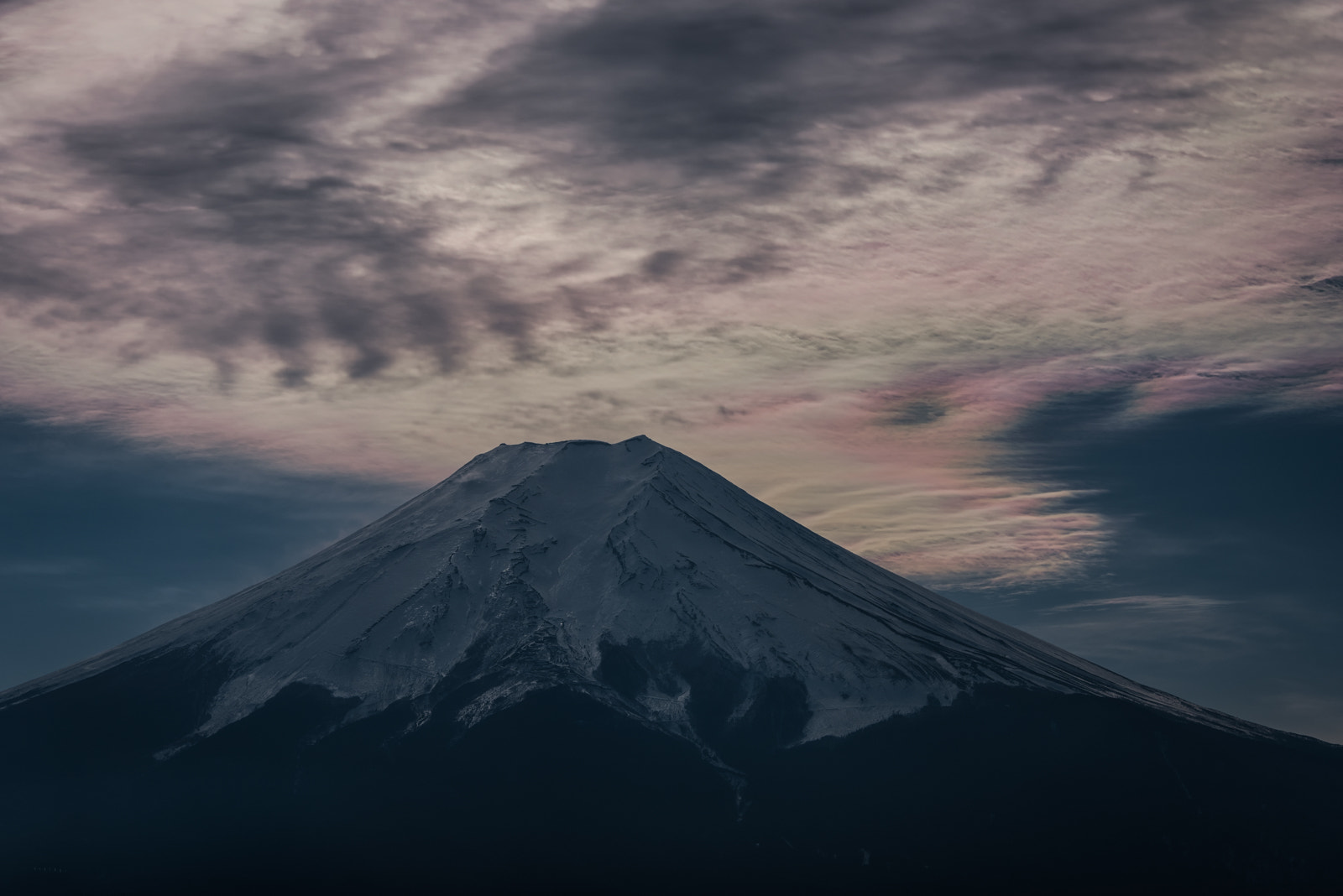 Nikon D810A + Nikon AF-S Nikkor 28-300mm F3.5-5.6G ED VR sample photo. Cloud iridescence over mt. fuji photography