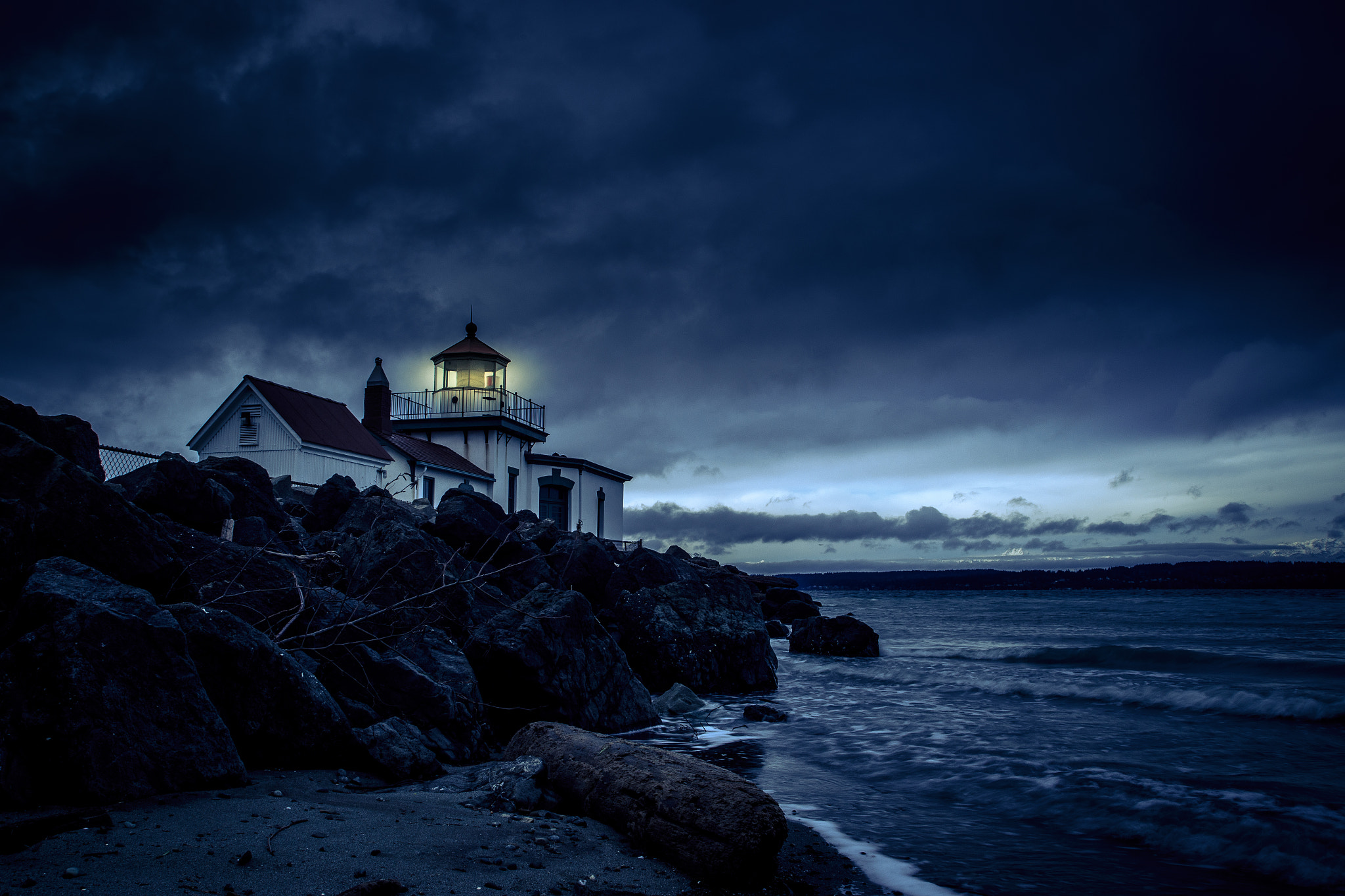 Canon EOS 6D + Tokina AT-X 280 AF Pro 28-80mm f/2.8 Aspherical sample photo. Gloomy lighthouse photography