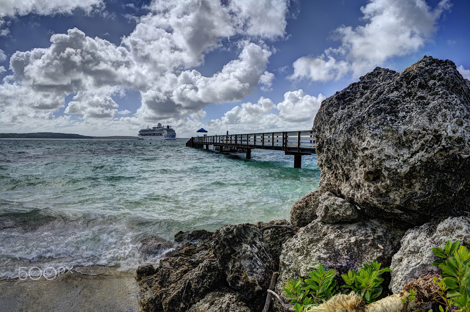 Sony FE 28mm F2 sample photo. Cruising- lifou, loyalty island photography