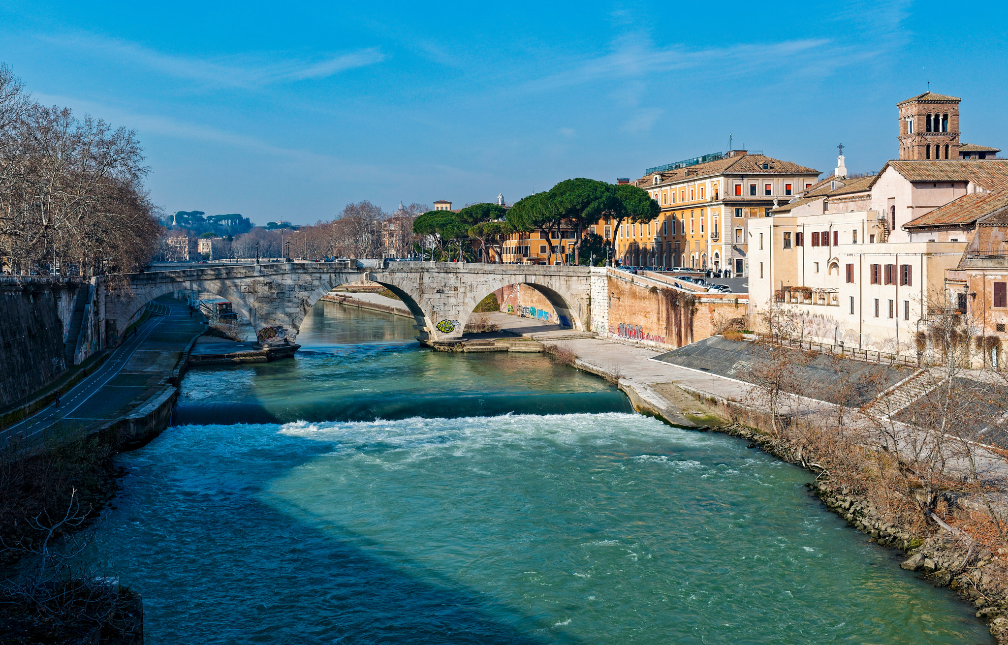 Nikon AF-S Nikkor 35mm F1.8G ED sample photo. The "ponte cestio" in roma photography