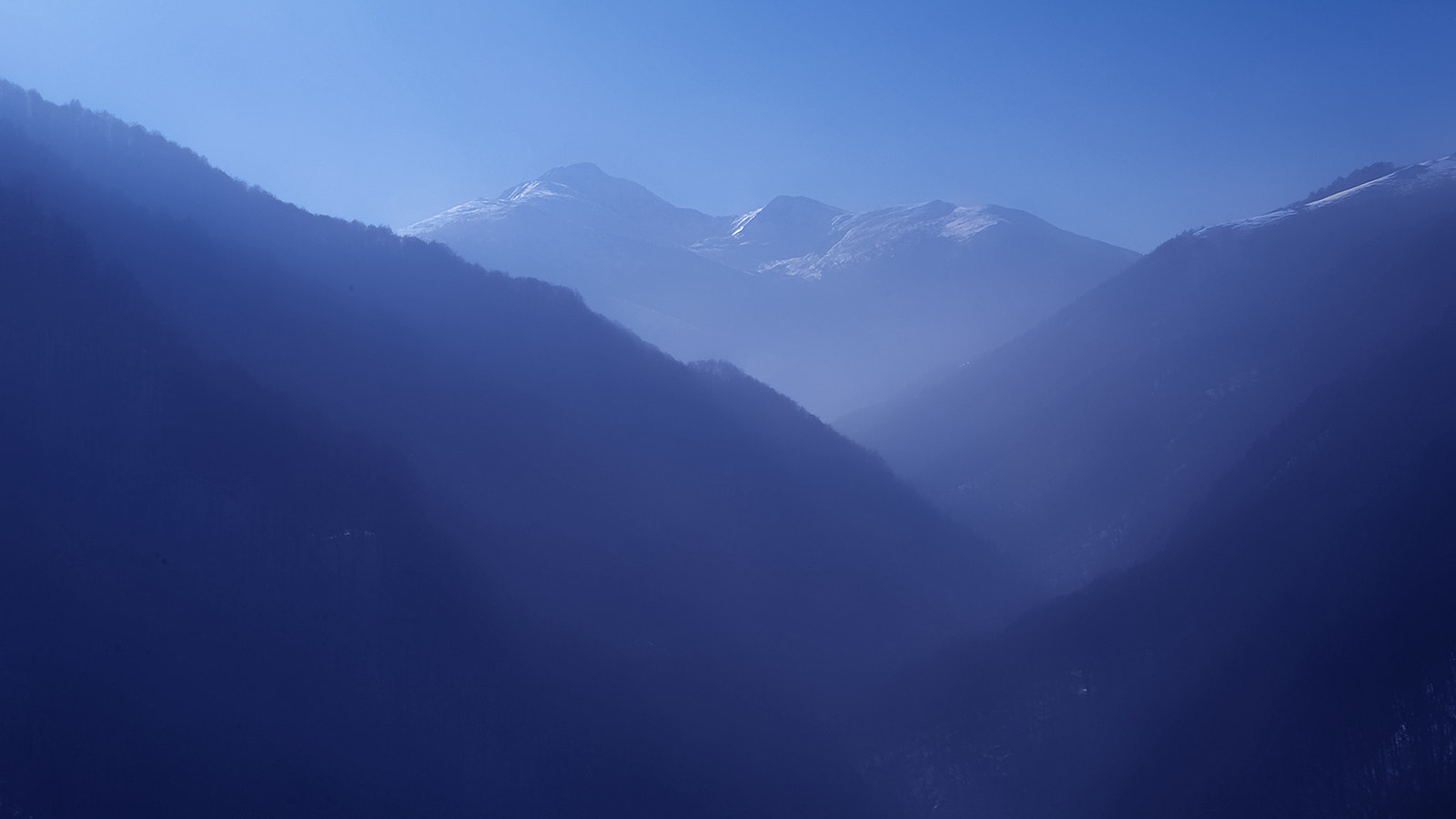 Sigma SD15 sample photo. Retezat, morning photography